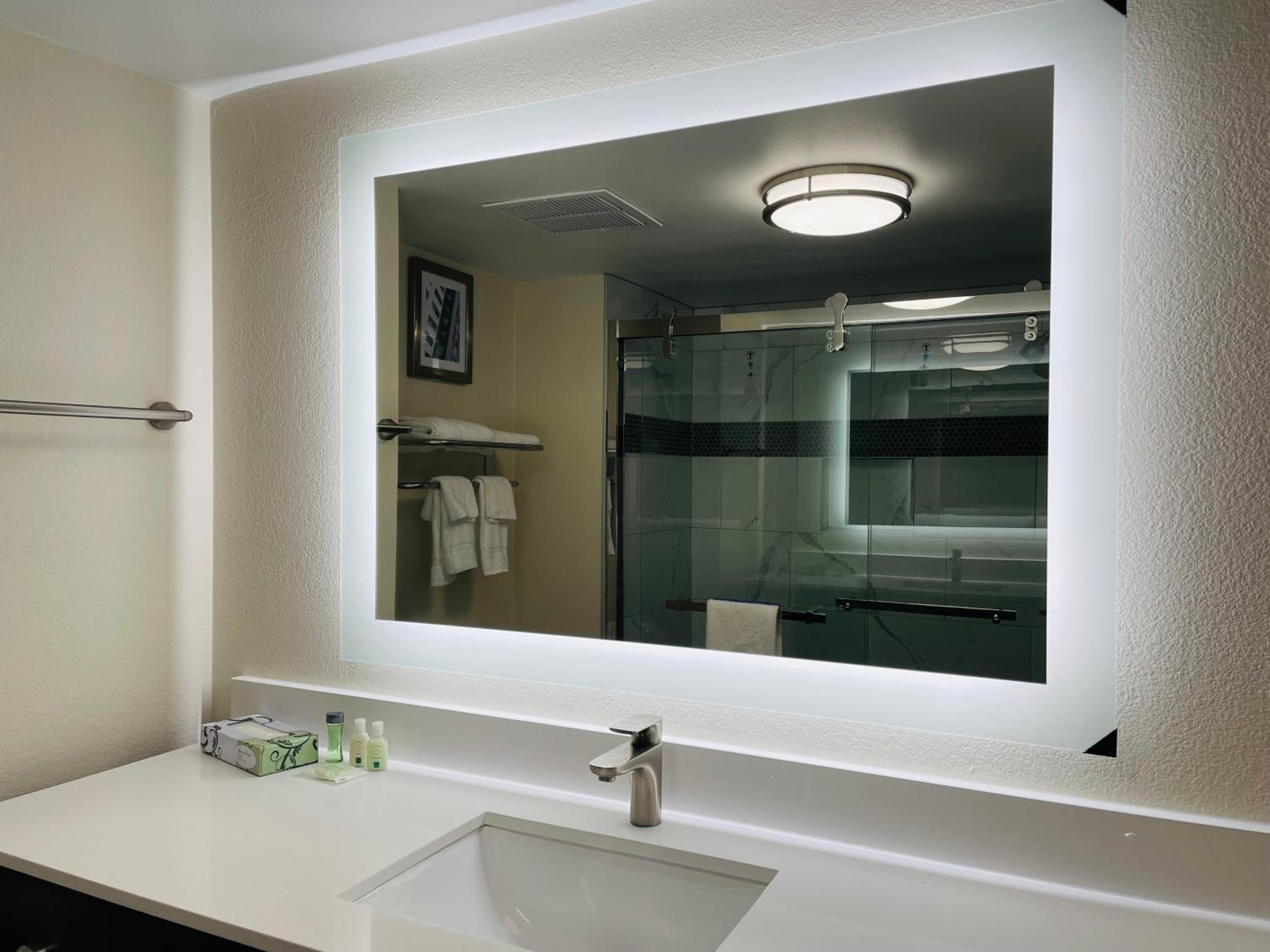 Efficiency Room with Two Double Beds - Non Smoking