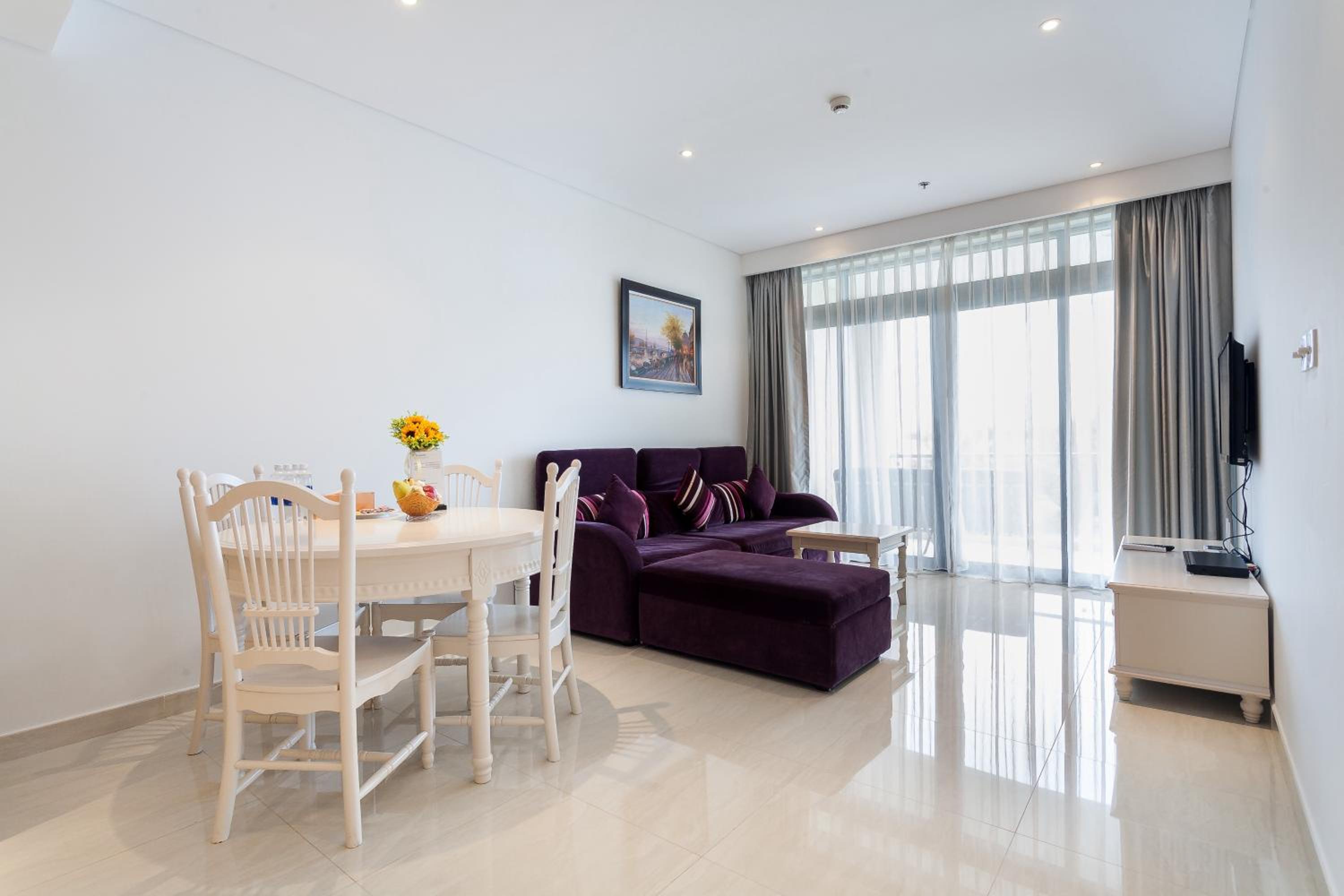 One-Bedroom Apartment with Pool View