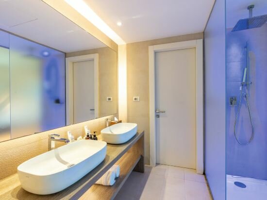 Superior Ocean Suite