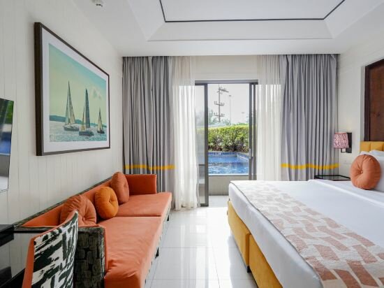 Deluxe Room With Pool Access
