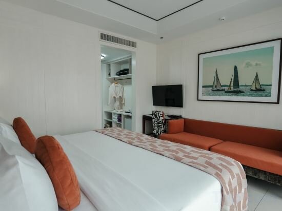 Deluxe Room With Pool Access