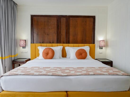 Deluxe Room With Pool Access