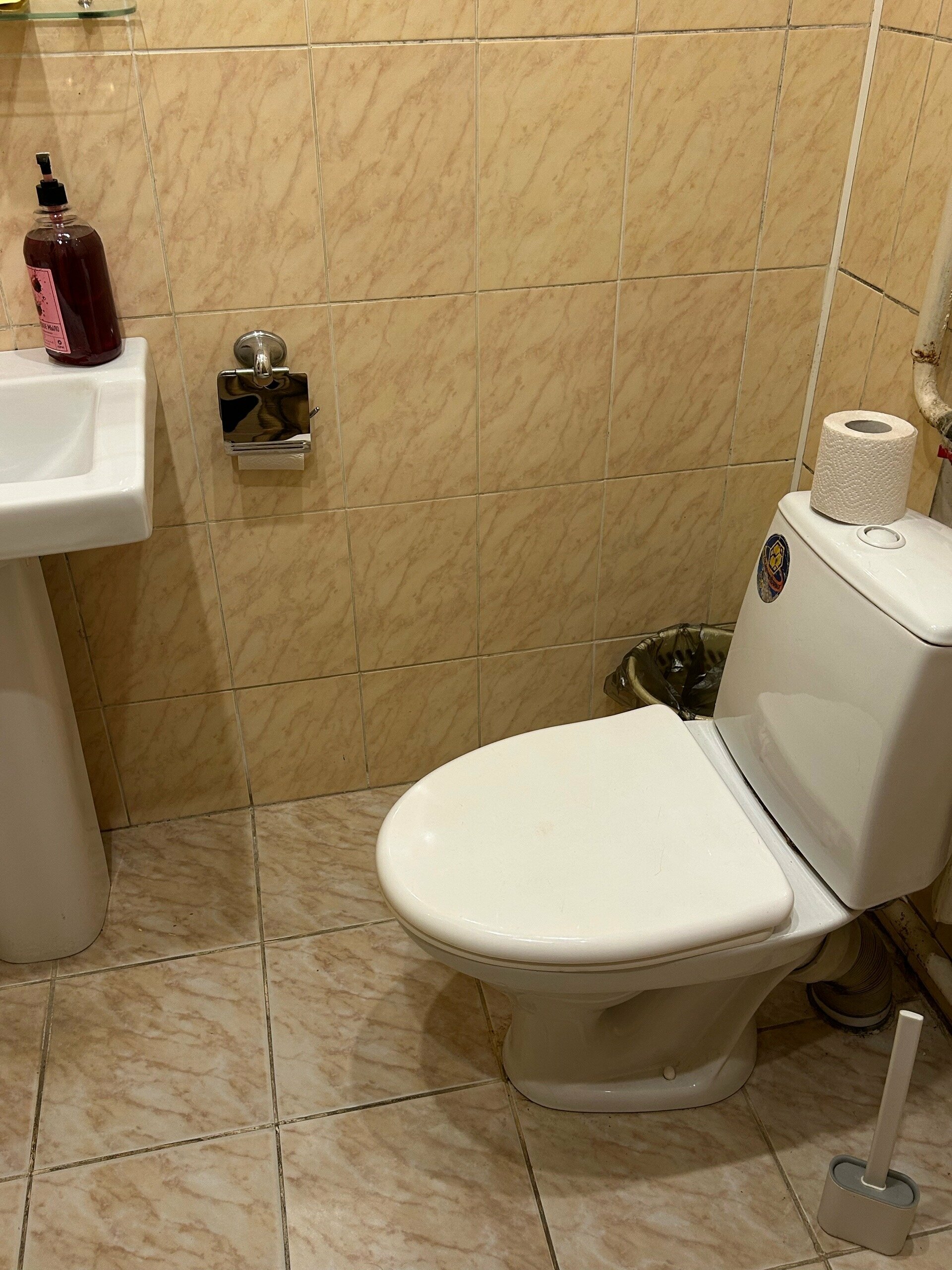 Стандартный двухместный номер с 2 отдельными кроватями и общей ванной комнатой