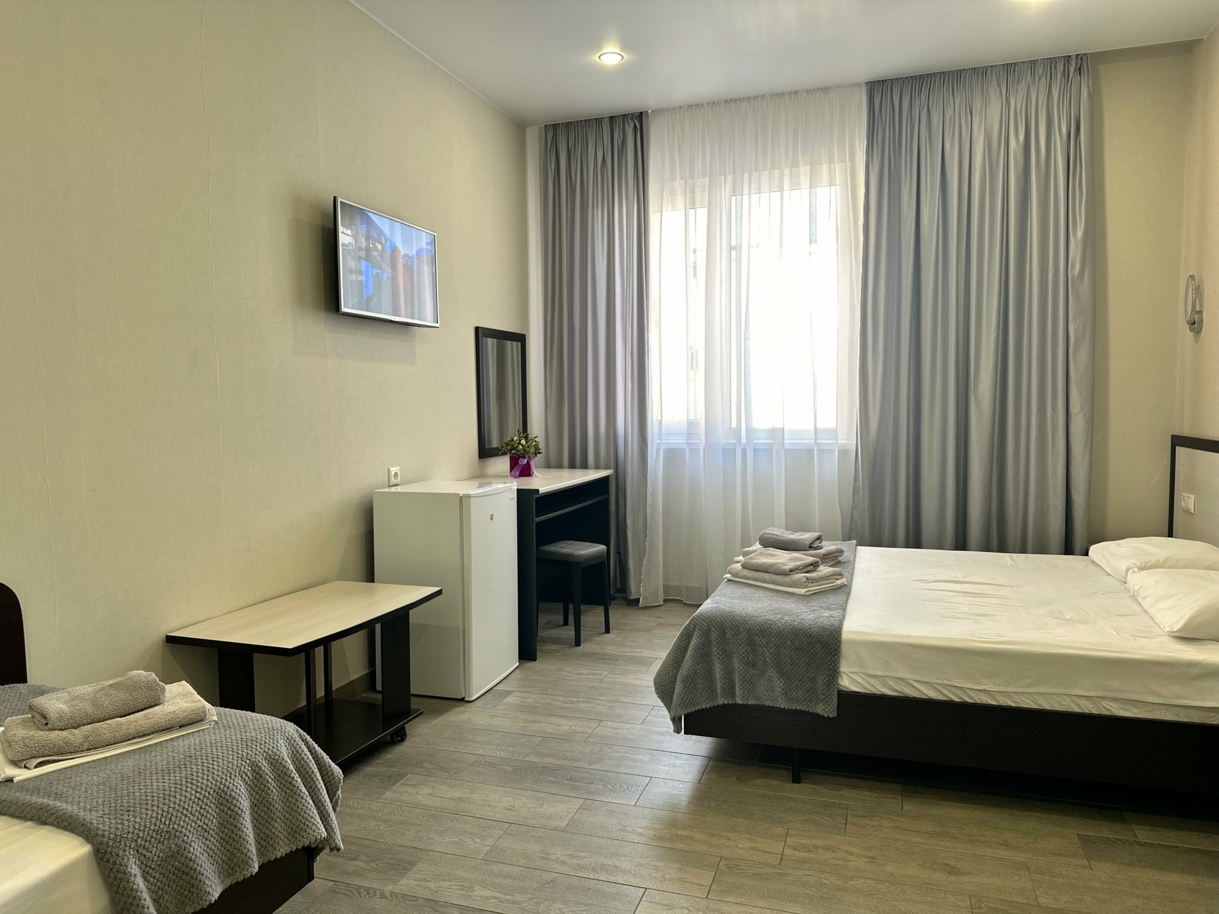 Трехместный номер с окном