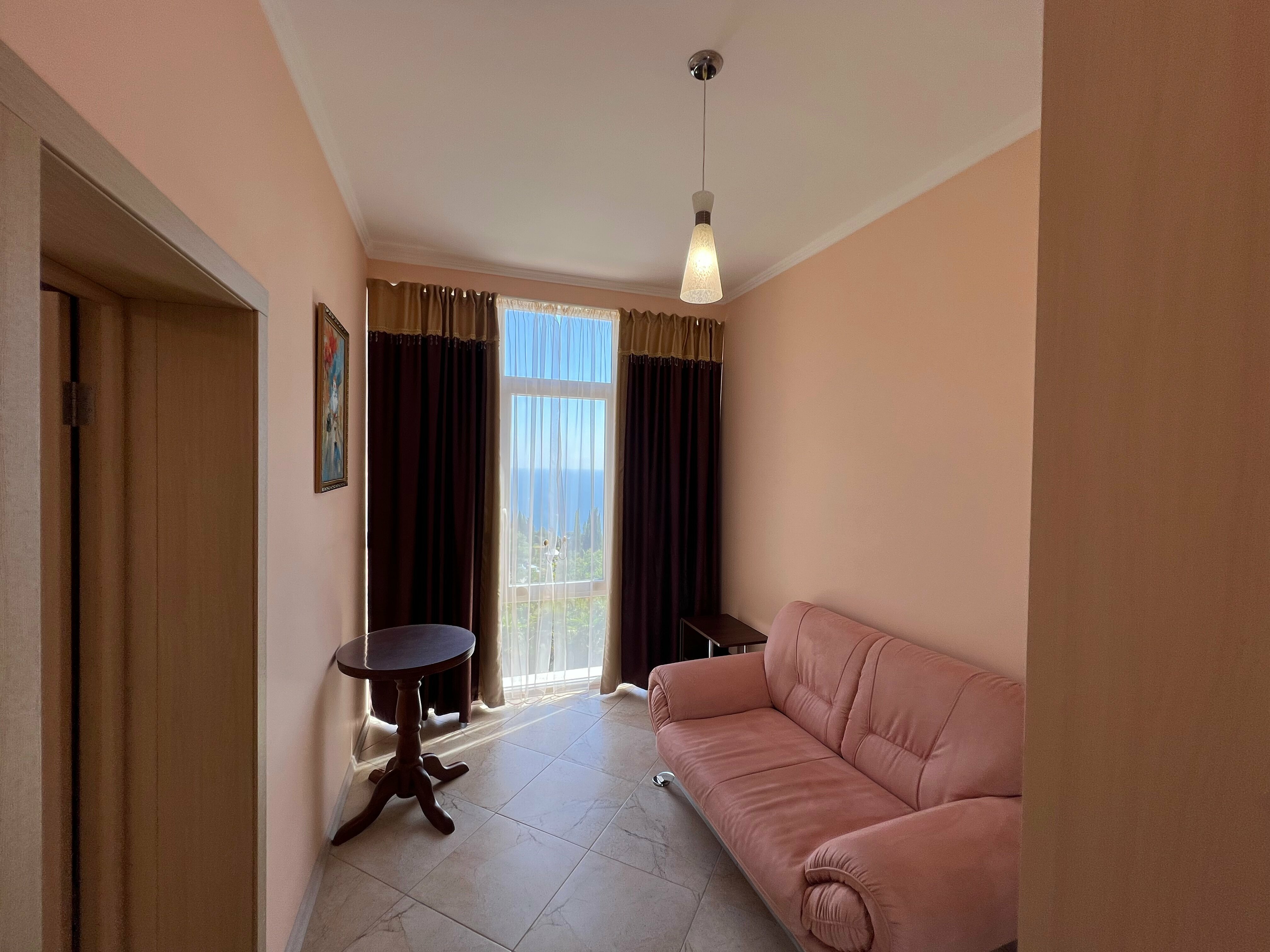 Люкс, двухкомнатный номер с балконом, вид на море, 3-й этаж