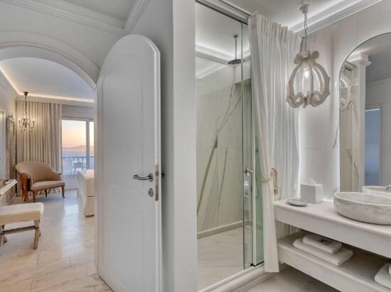 Signature Family Suite | Sea View