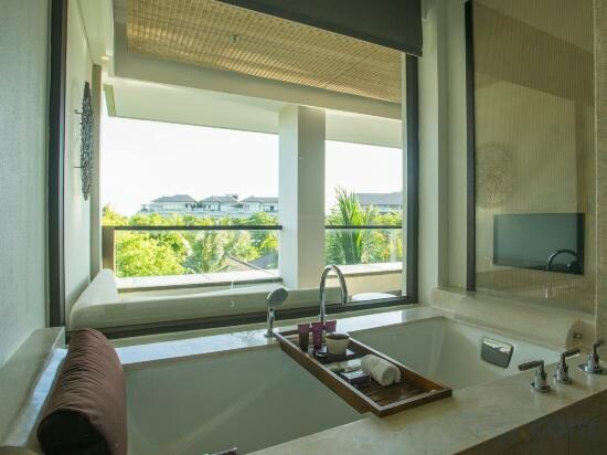 One Bedroom The Ritz Carlton Suite