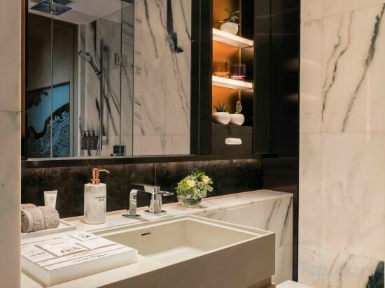 2 Twin Beds Harbour View, High Floor