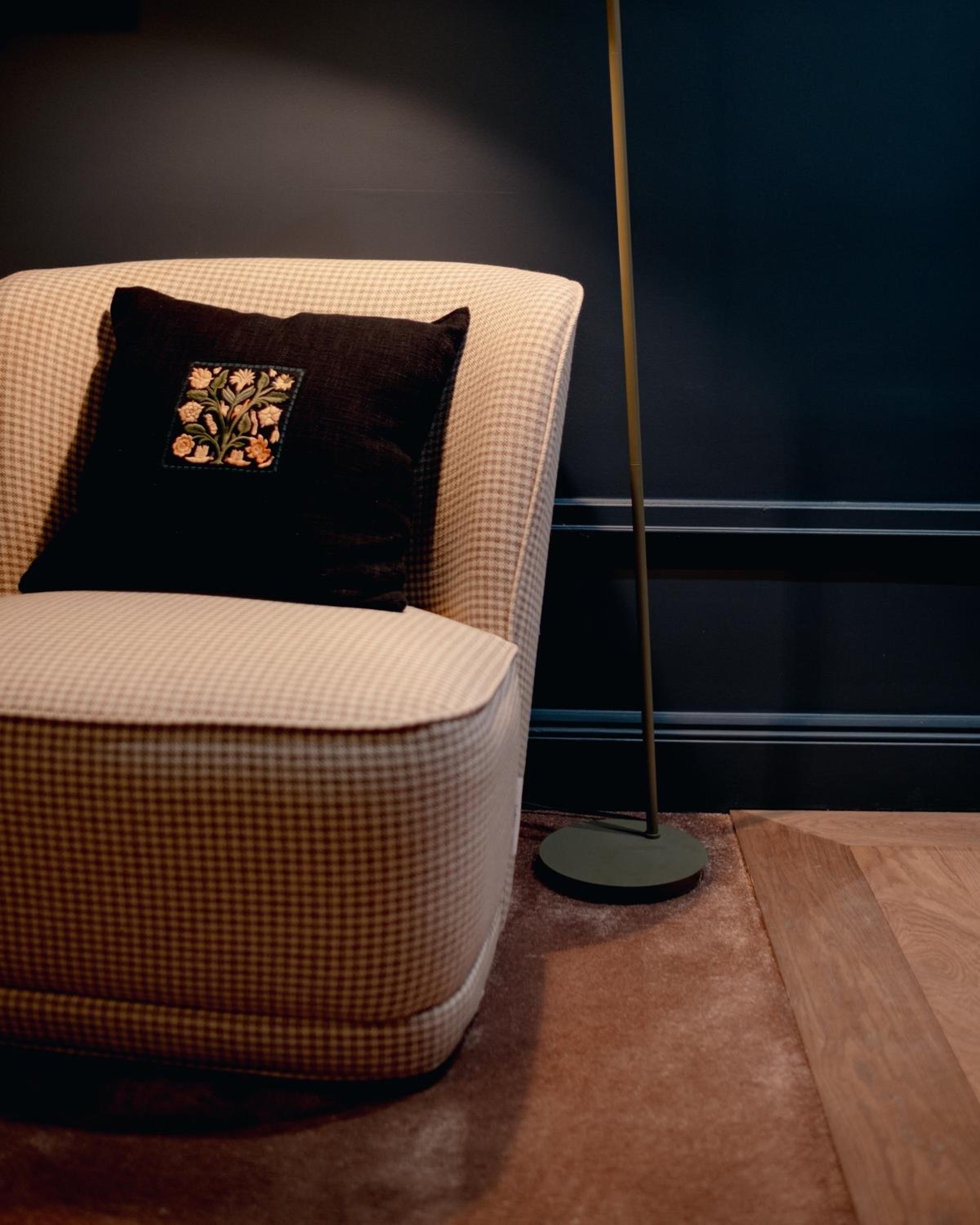 Standard Queen Room - No windows 