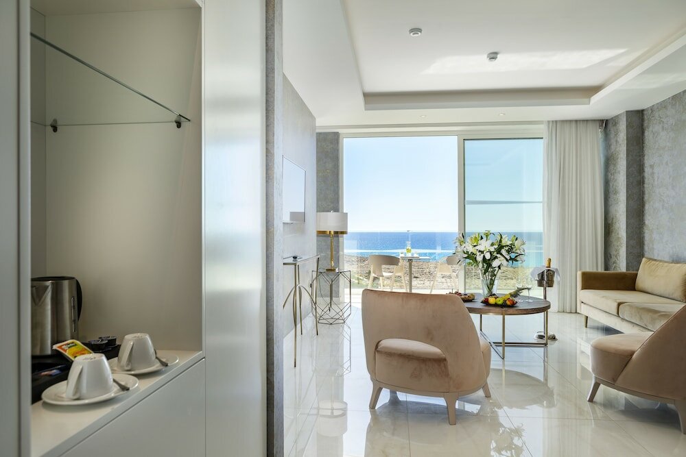 Deluxe Suite, 1 Bedroom, Balcony, Beach View (Front Sea View)