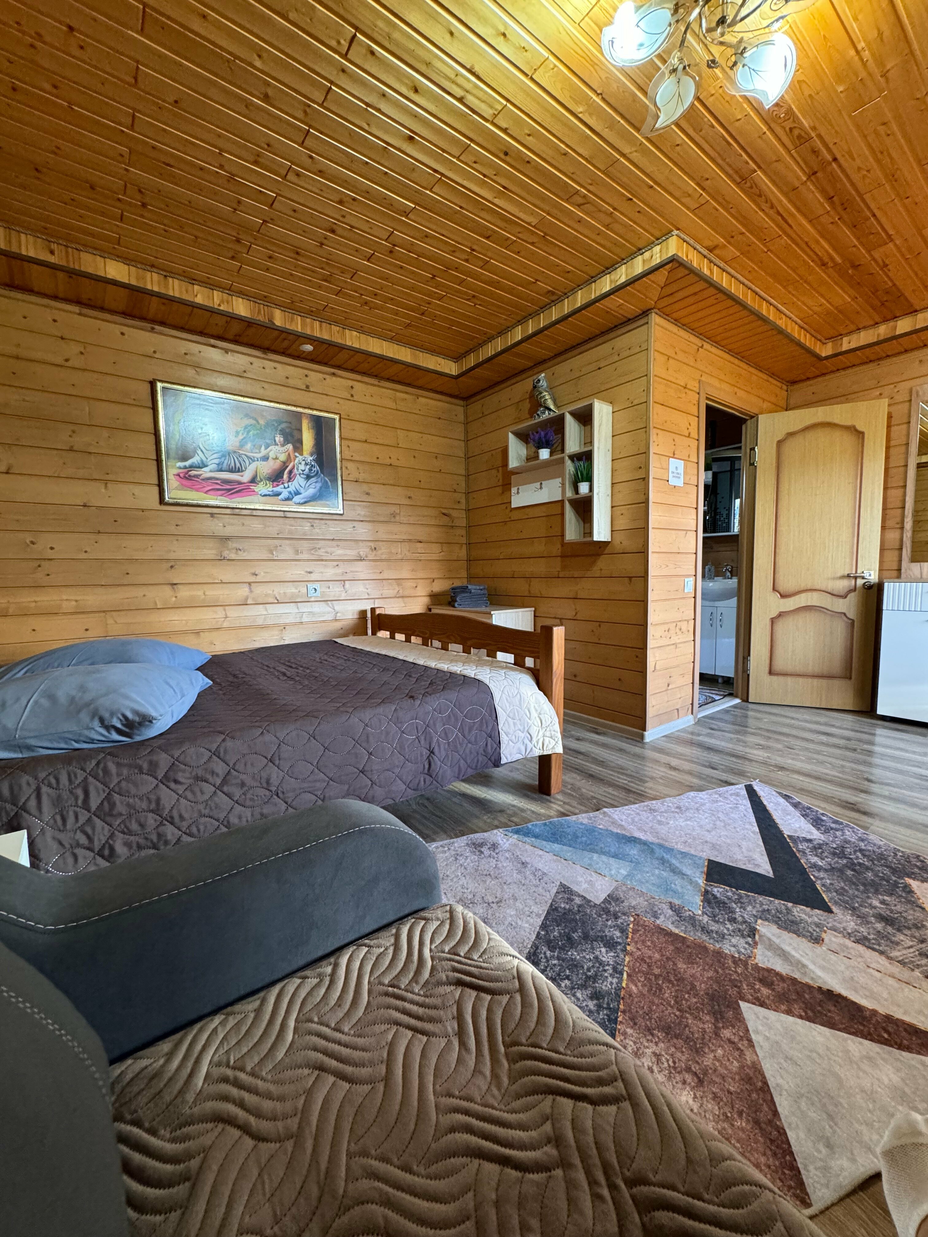 Трехместный номер с видом на горы