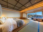 Высший японский номер с западным стилем в башне в Atami Korakuen Hotel