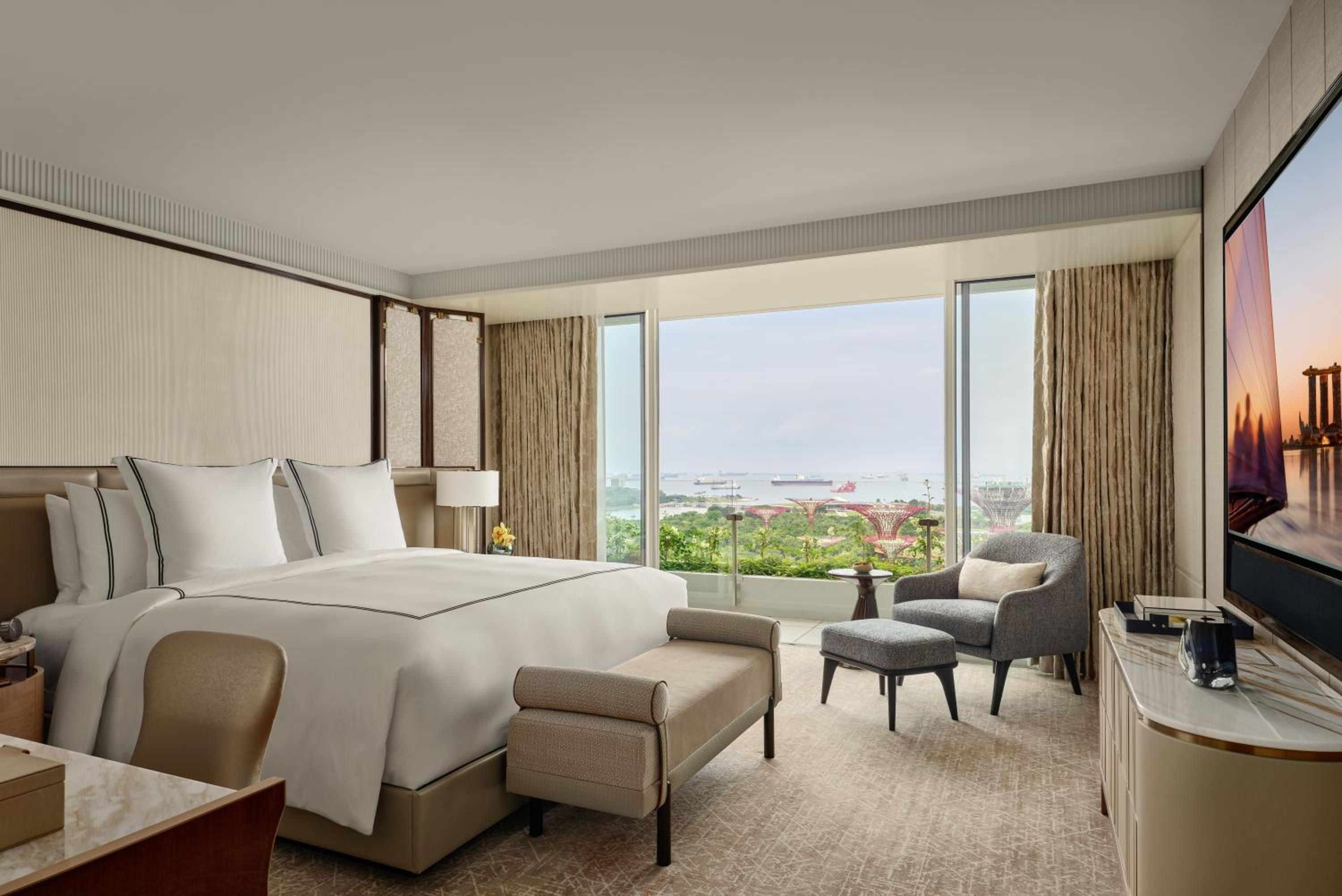 An Extended Indulgence - Sands Signature Suite King Gardens by the Bay View