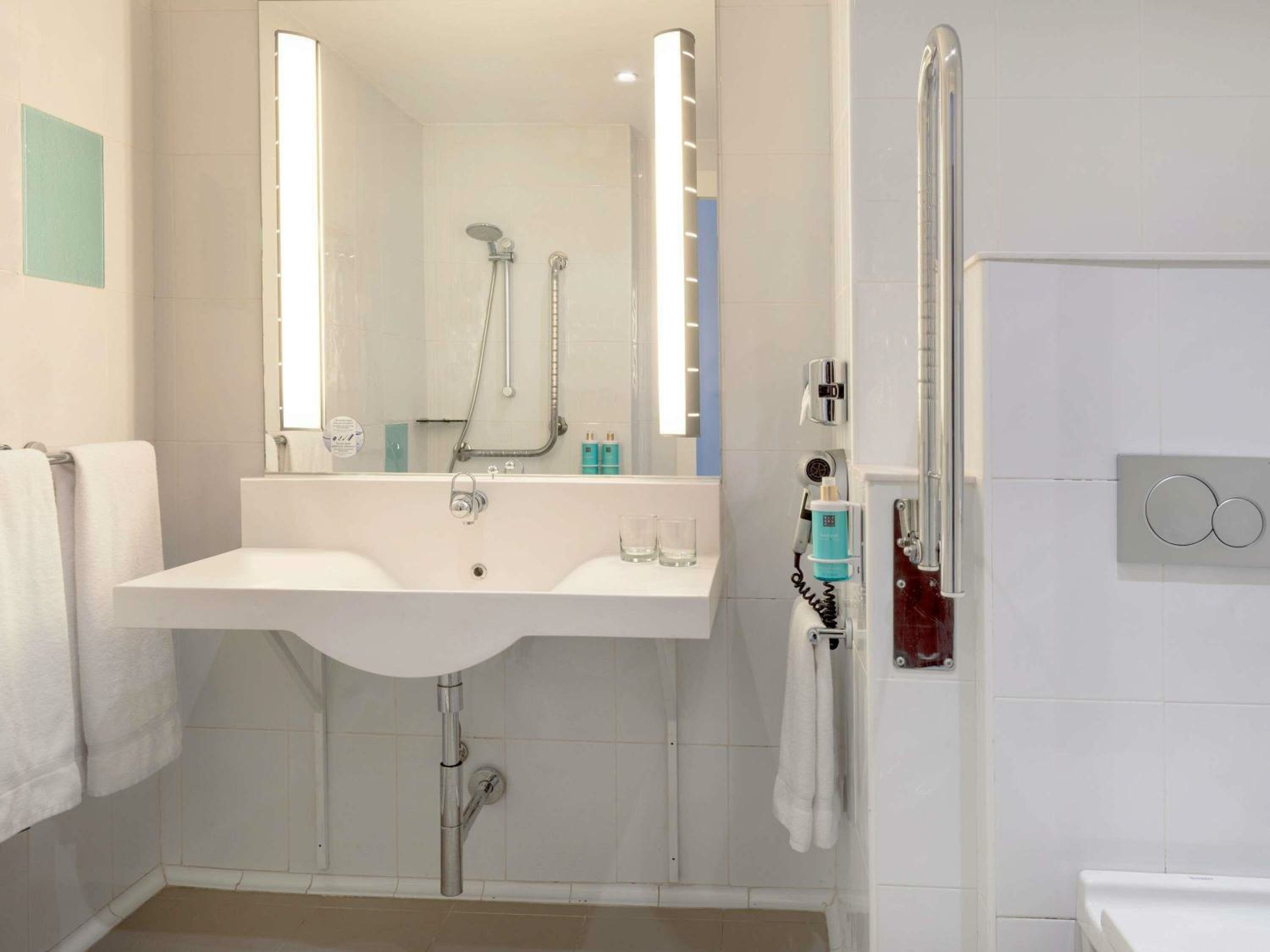 Standard Queen Room with Sofa Bed - Plaza Building