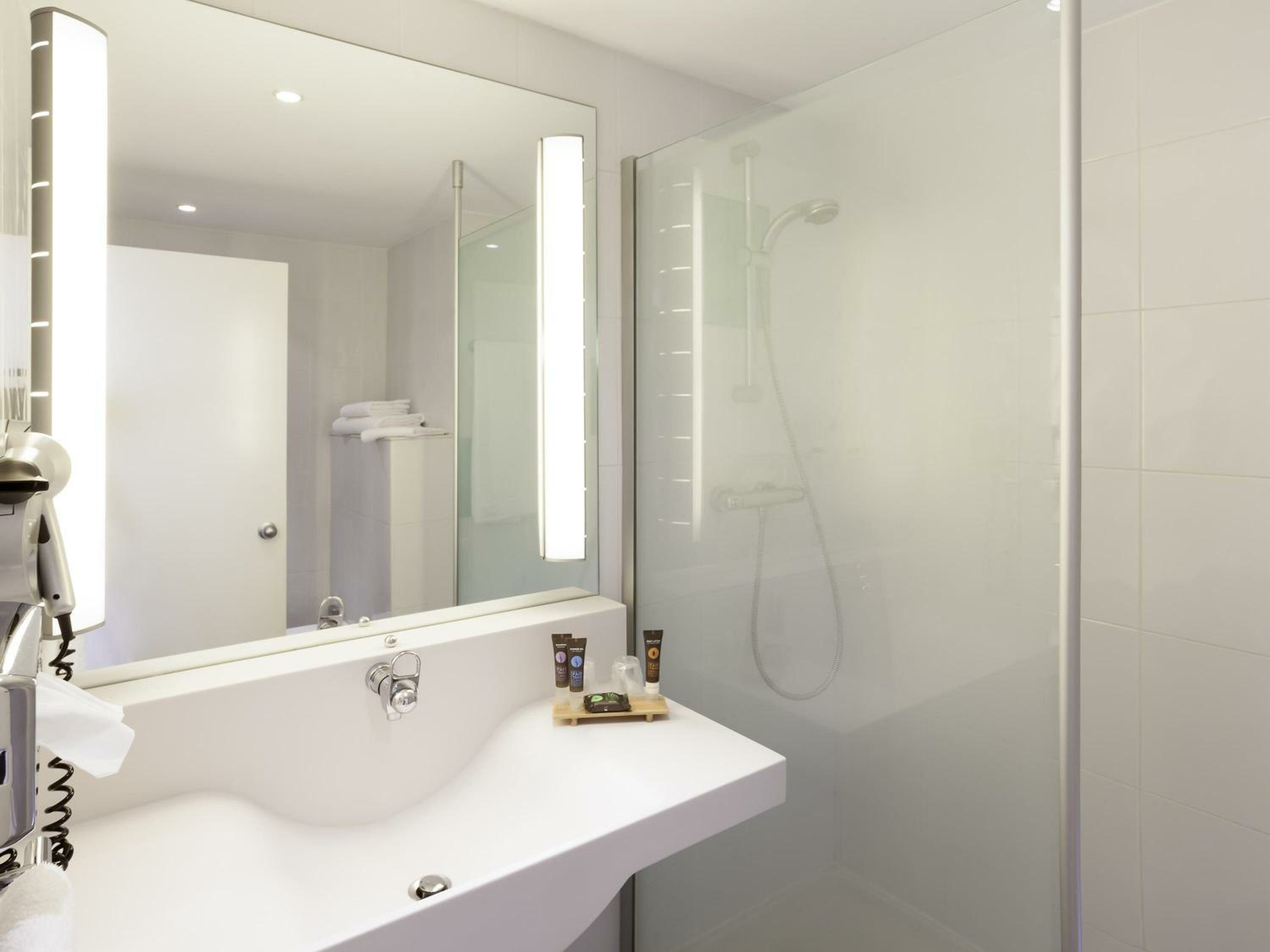 Standard Queen Room with Sofa Bed - Plaza Building