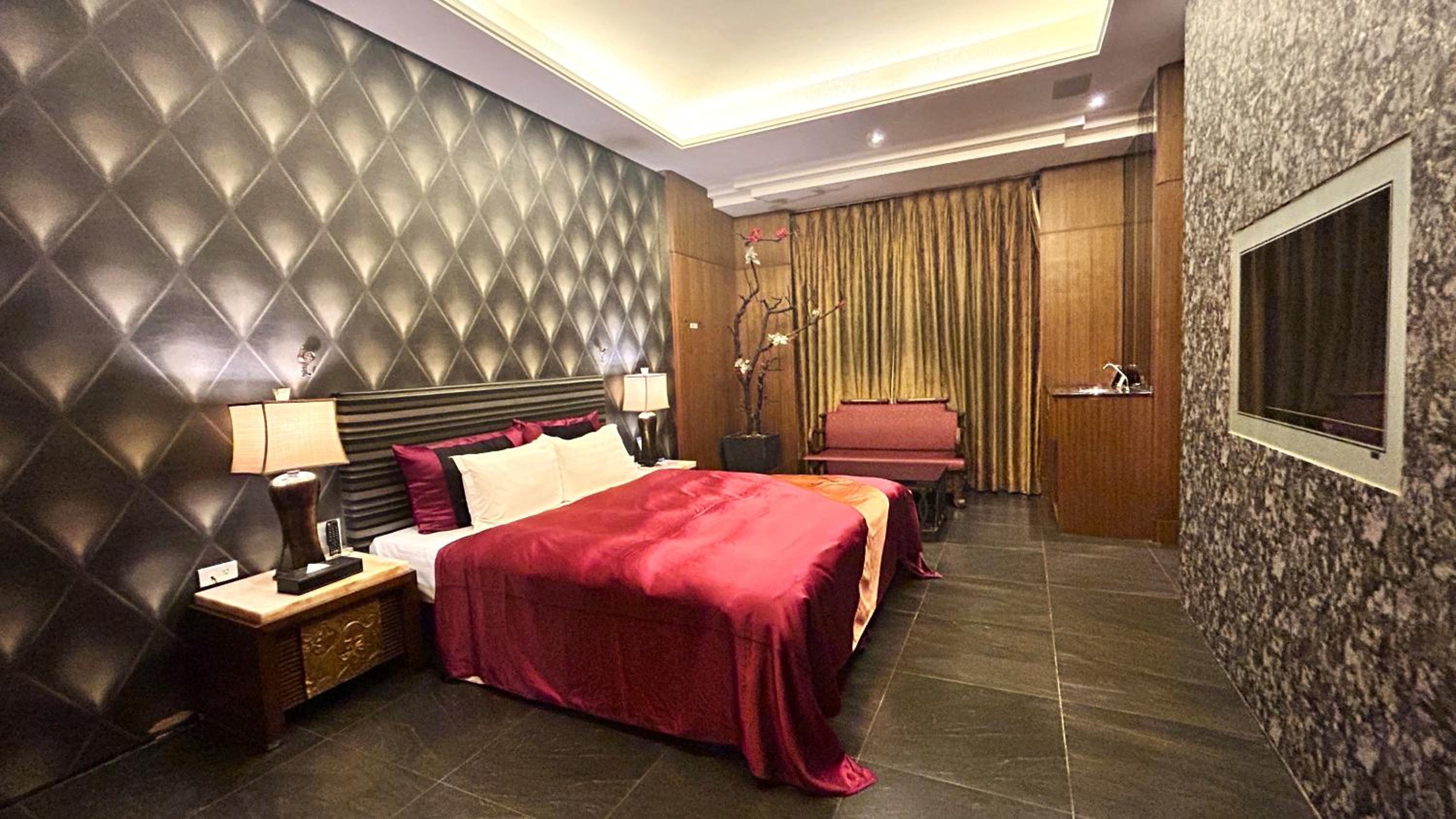 Standard King Room (Check-in after 16:00)