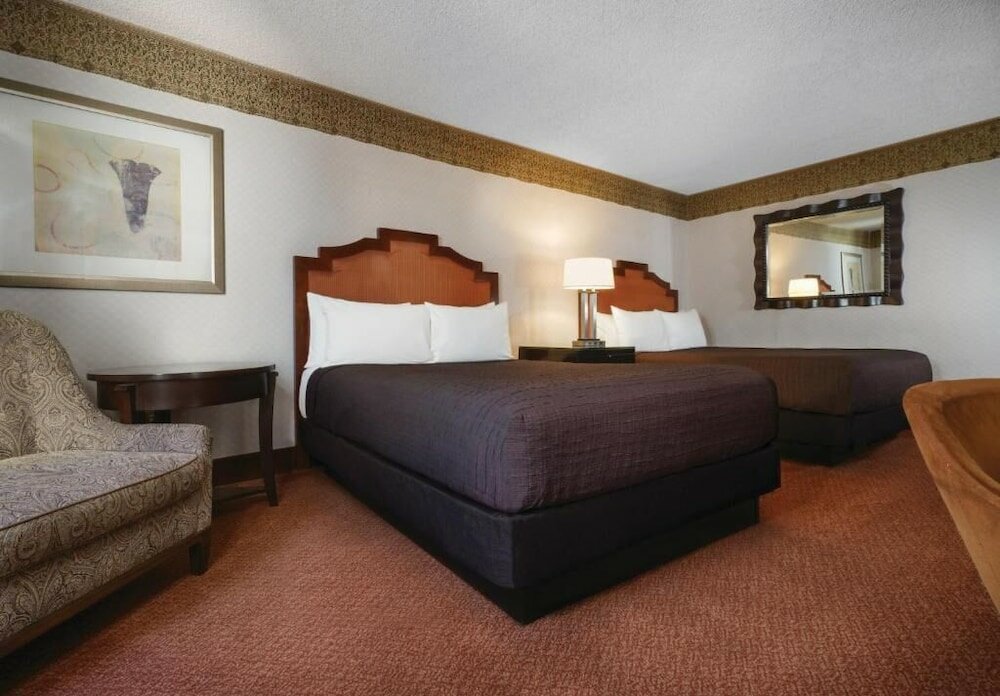 Manor Double Queen Room