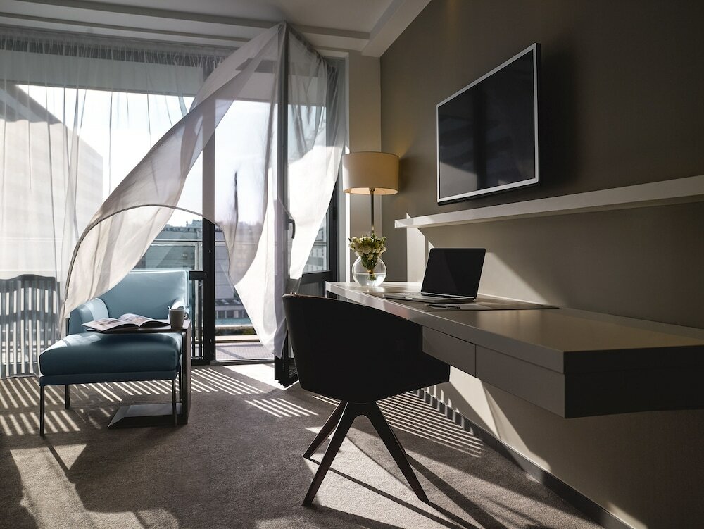 Classic Room, 1 King Bed, Balcony, Garden View