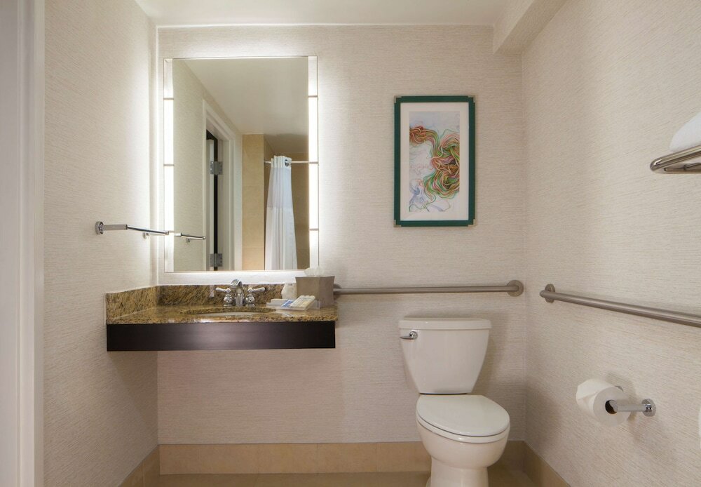 Room, 2 Queen Beds, Accessible (Mobility, Roll-in Shower)