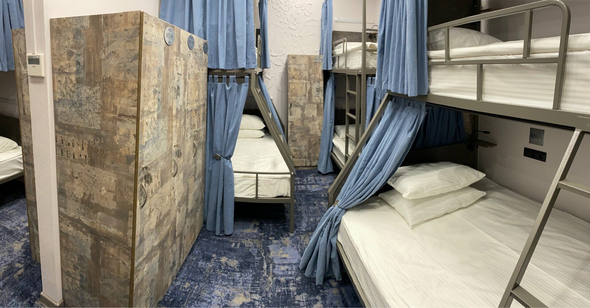 Двухъярусная кровать в общем номере для женщин