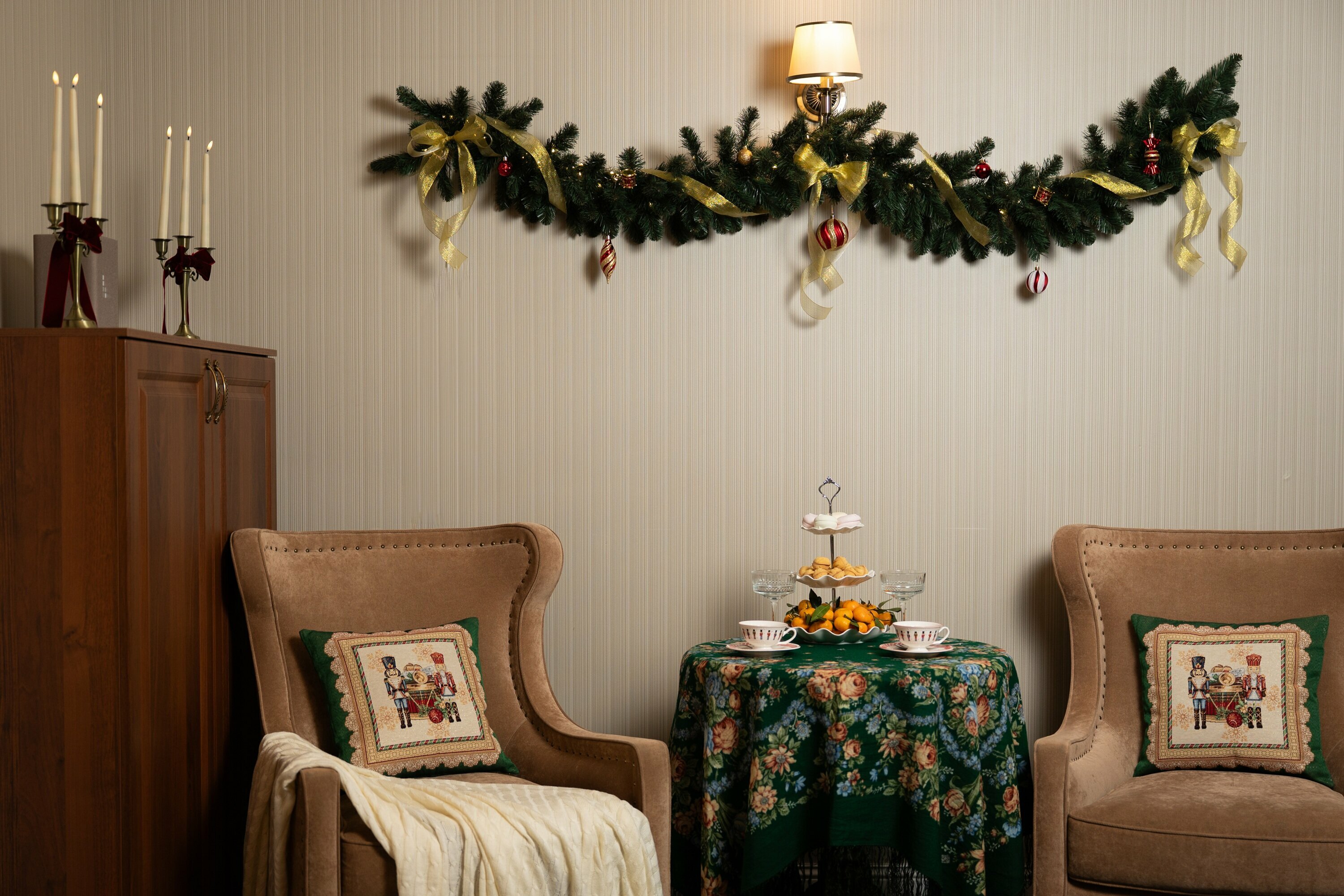 Апартаменты двухкомнатные с кухней "Рождественский Щелкунчик"