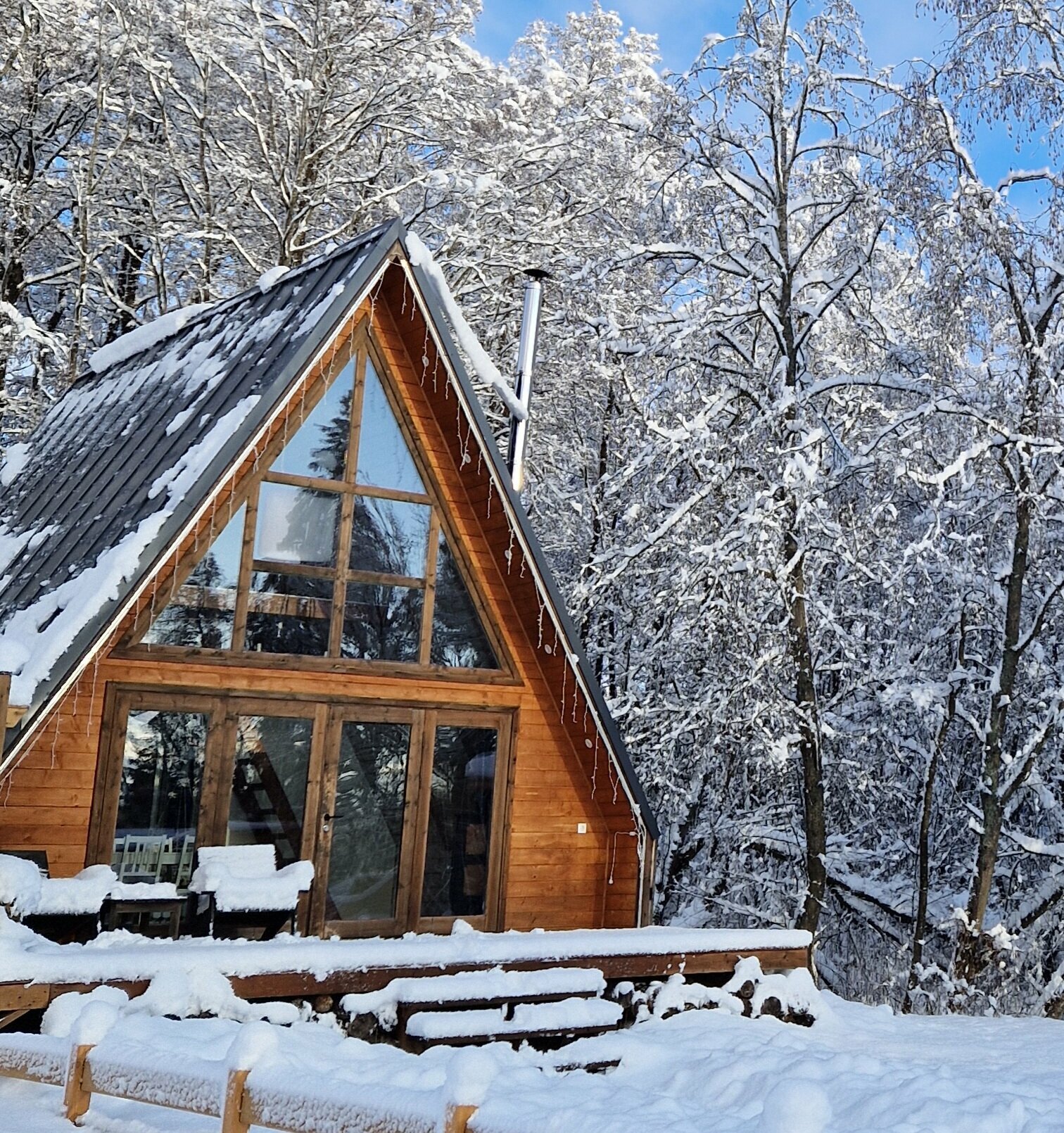 Афрейм с видом лес и озеро