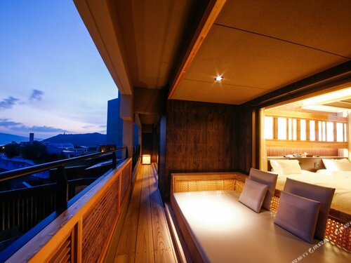 Japanese-Western Suite With Open-Air Onsen (SOLA - Type E) / No Smoking в Plaza Awajishima