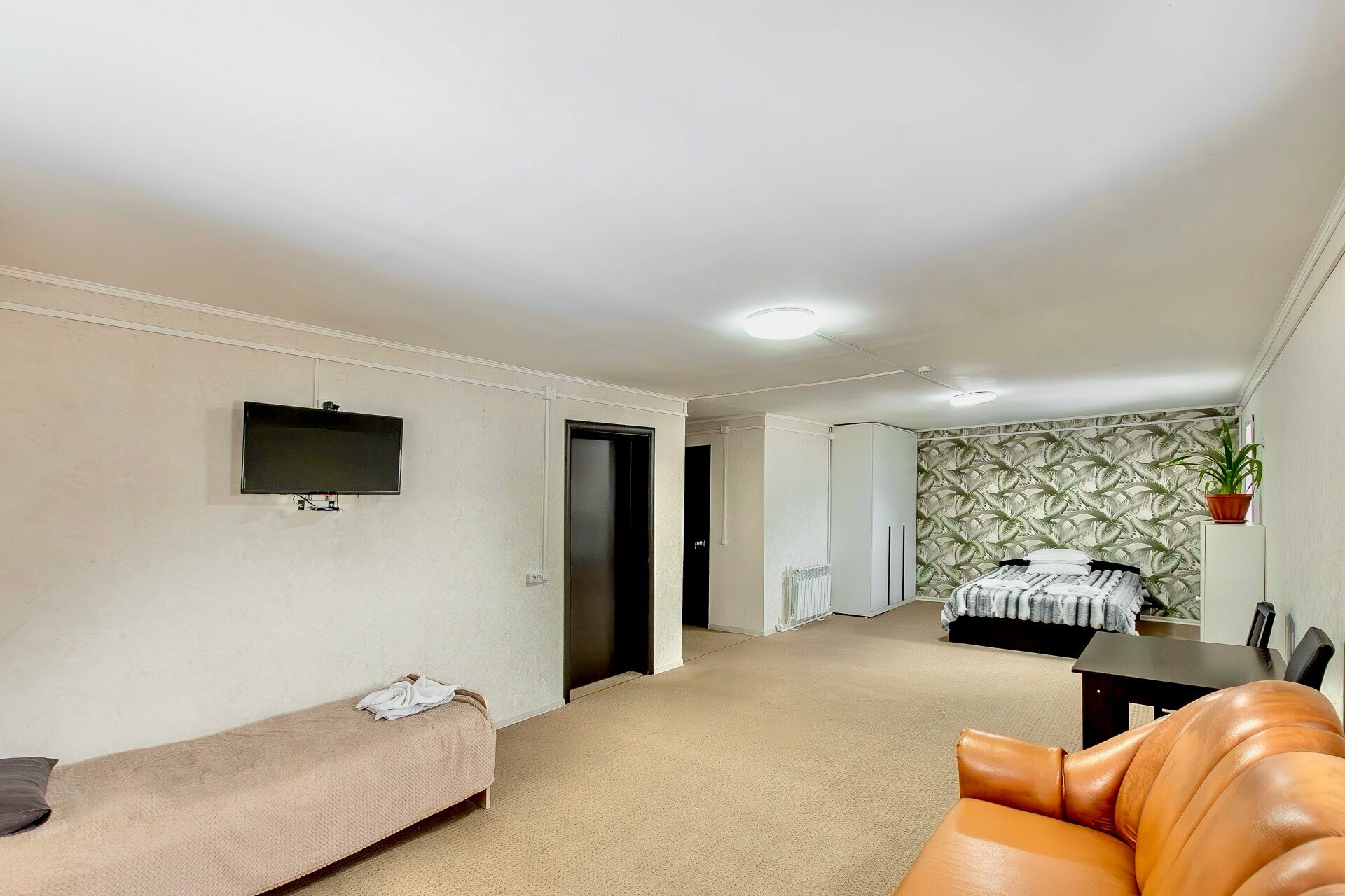 Семейный номер с видом на горы