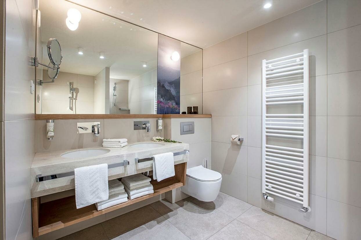 Suite with Lake View and Extra Bed