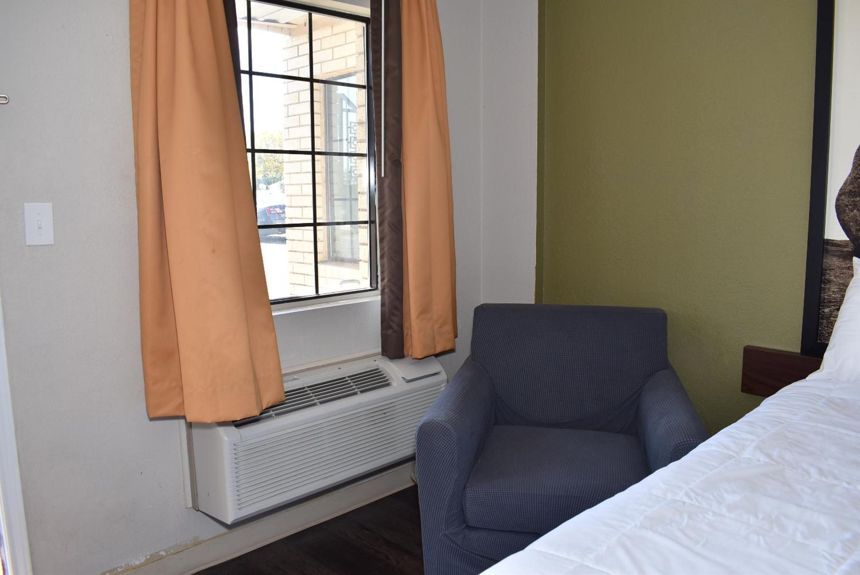 Queen Room - Non-Smoking