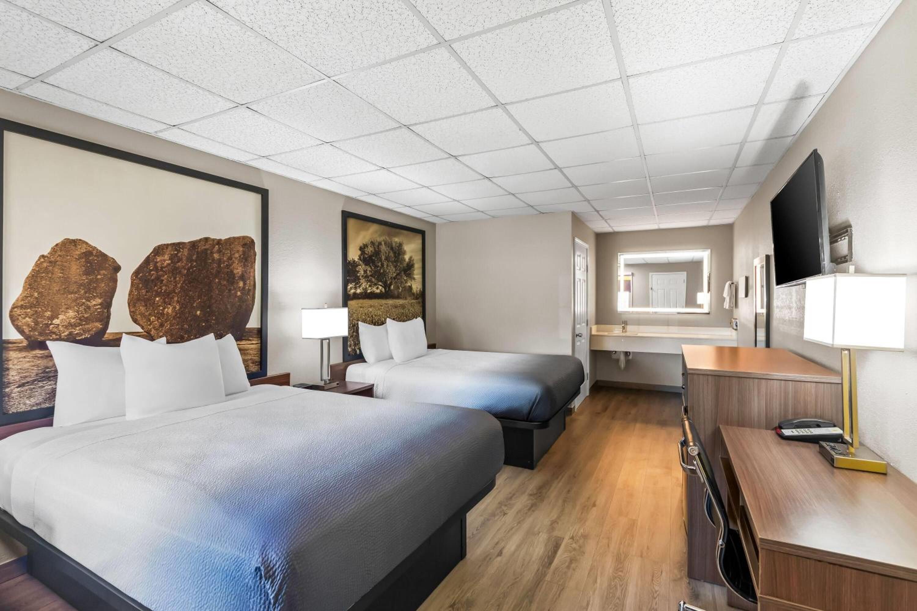 Queen Room with Two Queen Beds and Roll-in Shower - Mobility Accessible/Non-Smoking