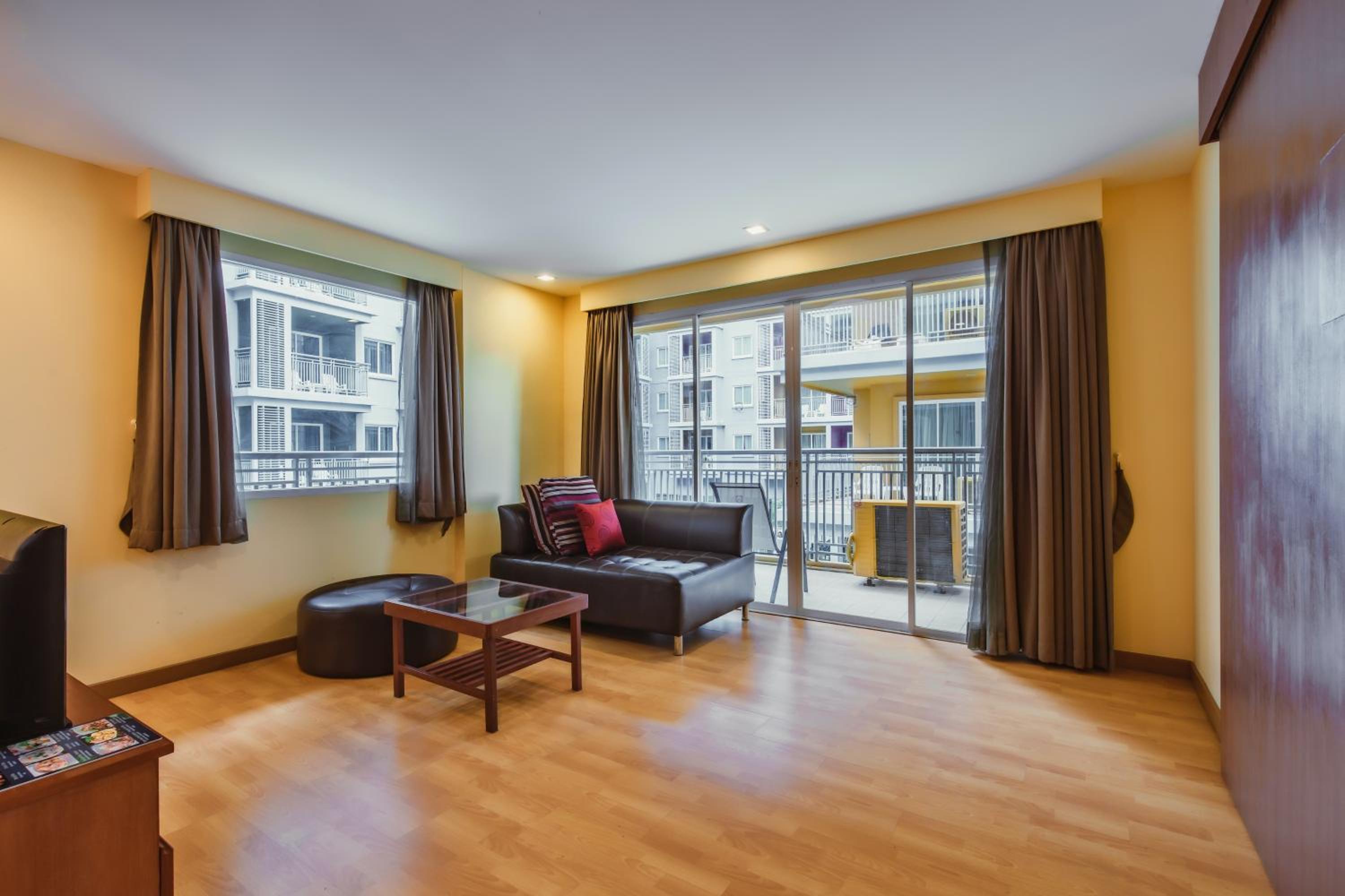 Family Suite - Pool View