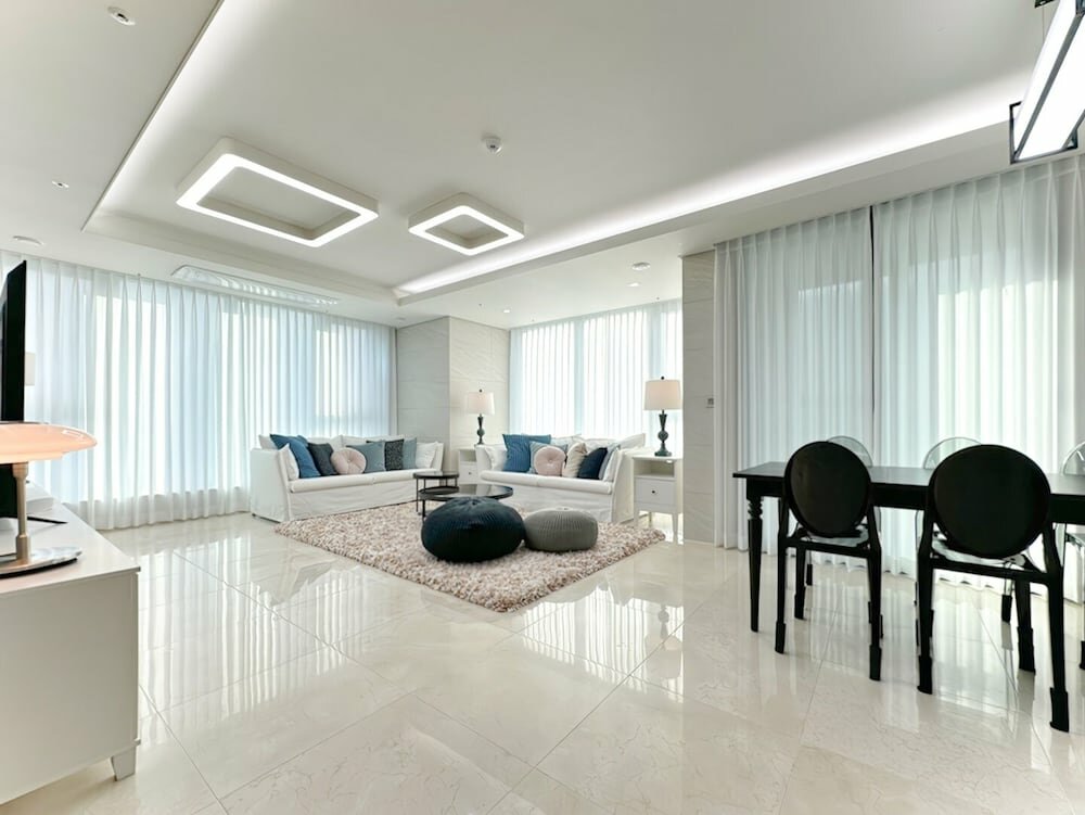 Executive Suite Marina