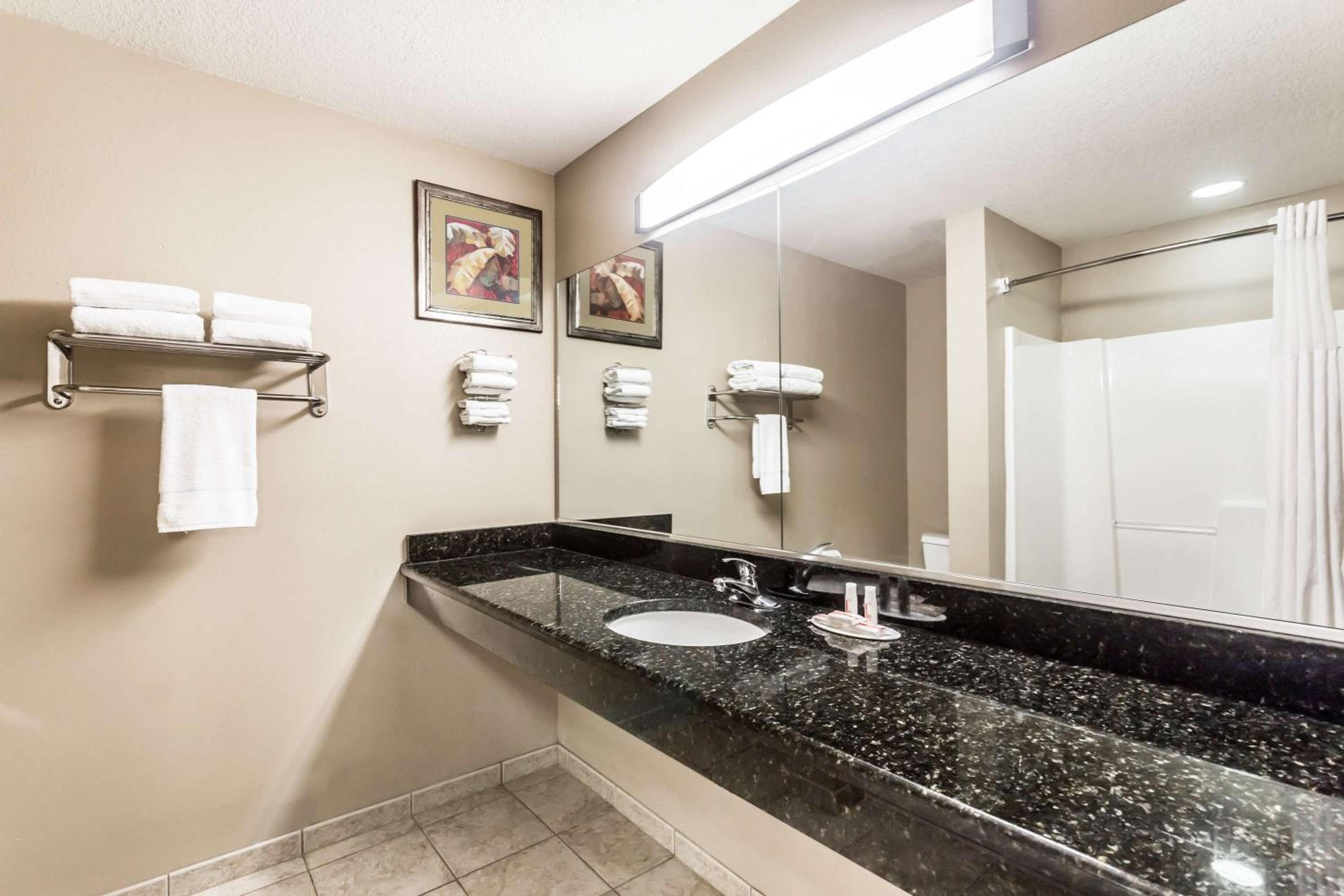 King Room with Bath Tub - Mobility/Hearing Accessible - Non-Smoking