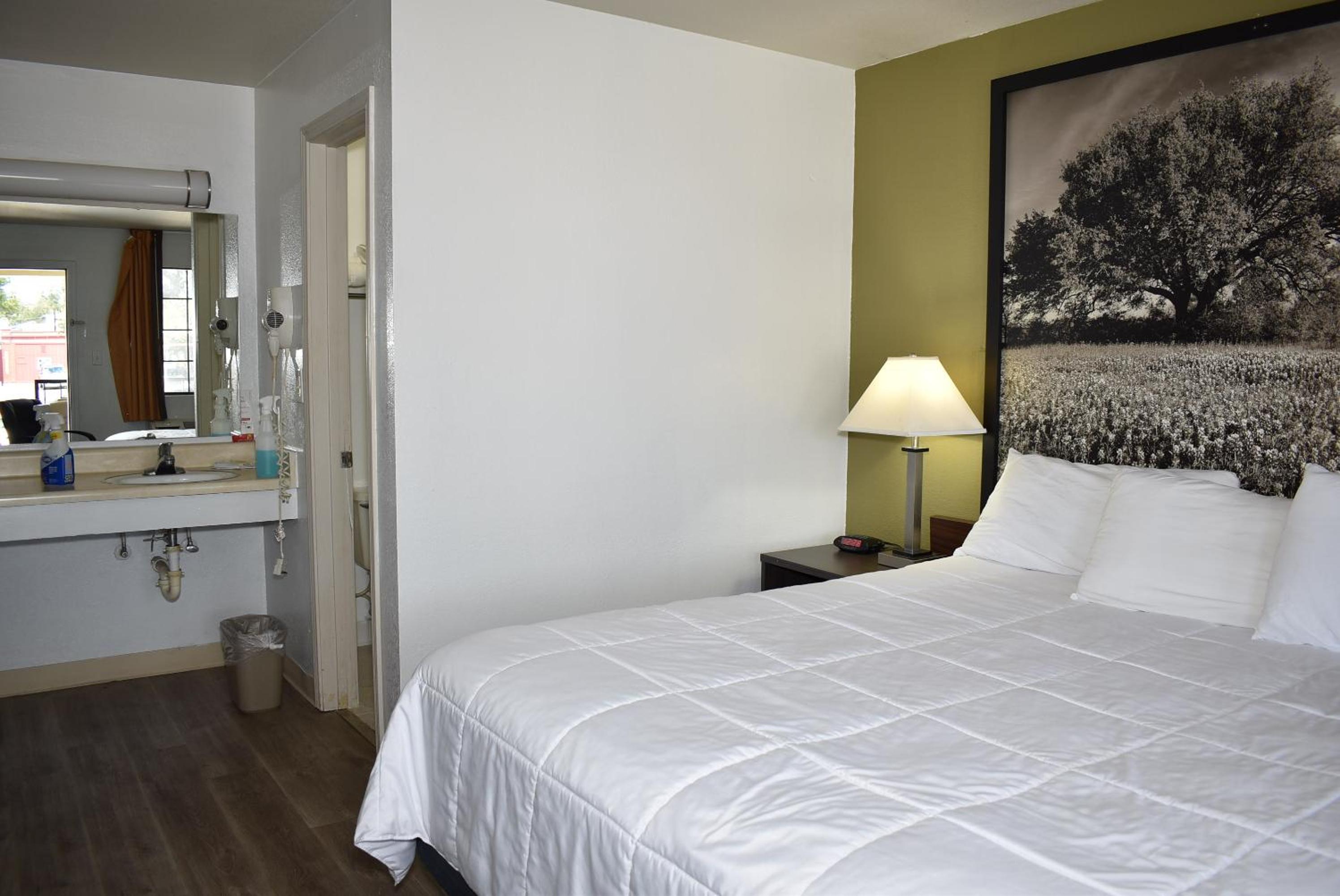 King Room - Non-Smoking