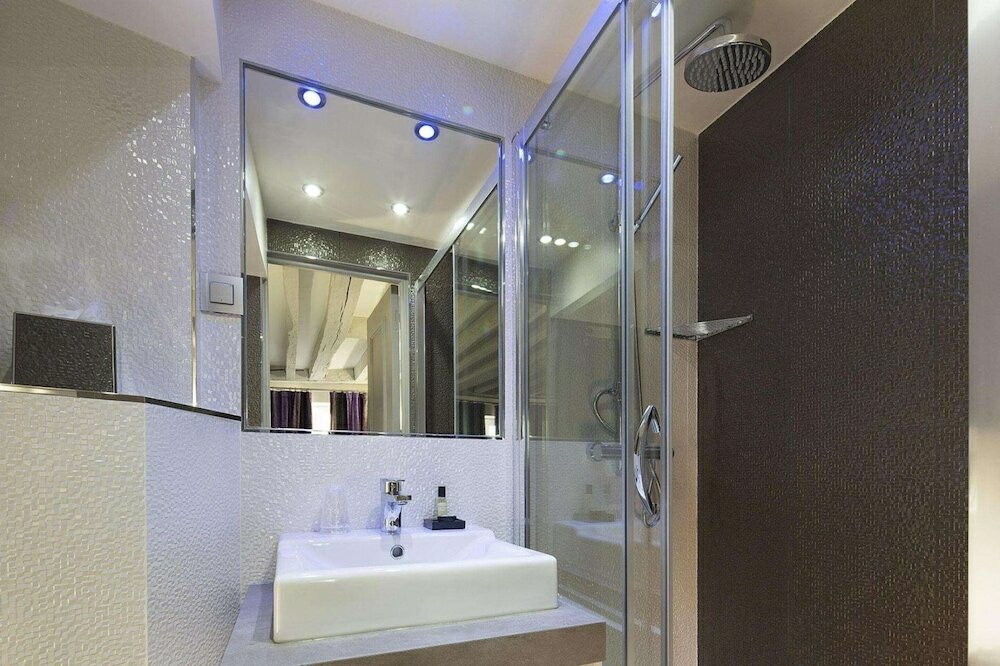 Double Adjacent Rooms