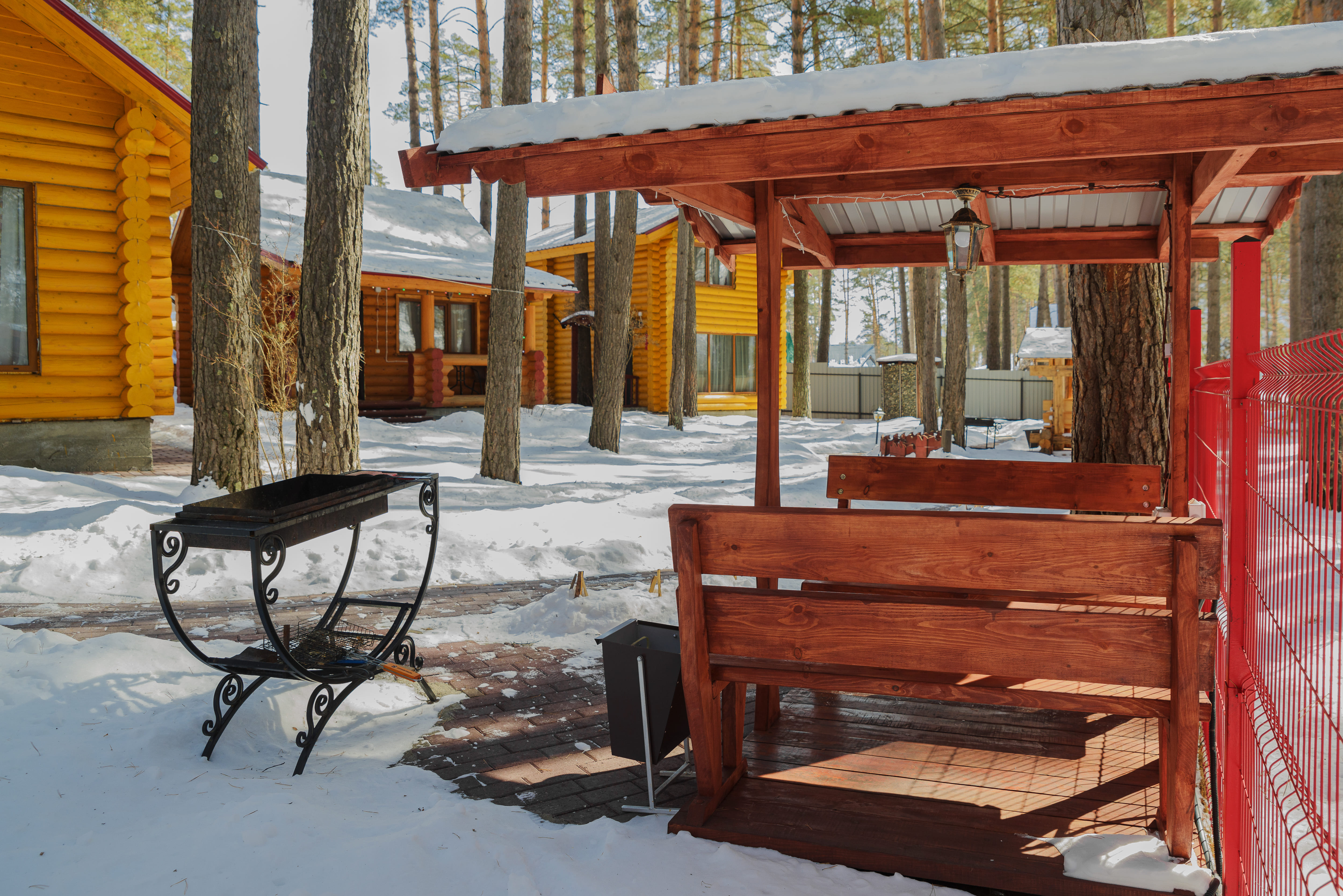 Панорамный дом с видом на горную реку