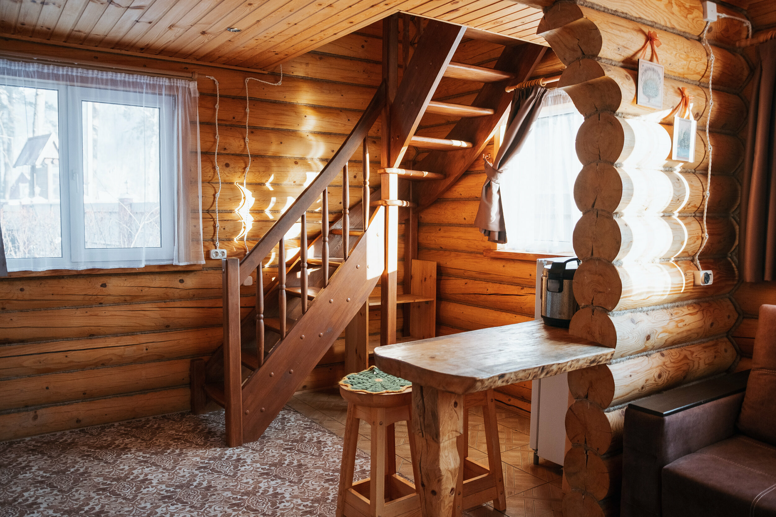 Большой двухэтажный дом