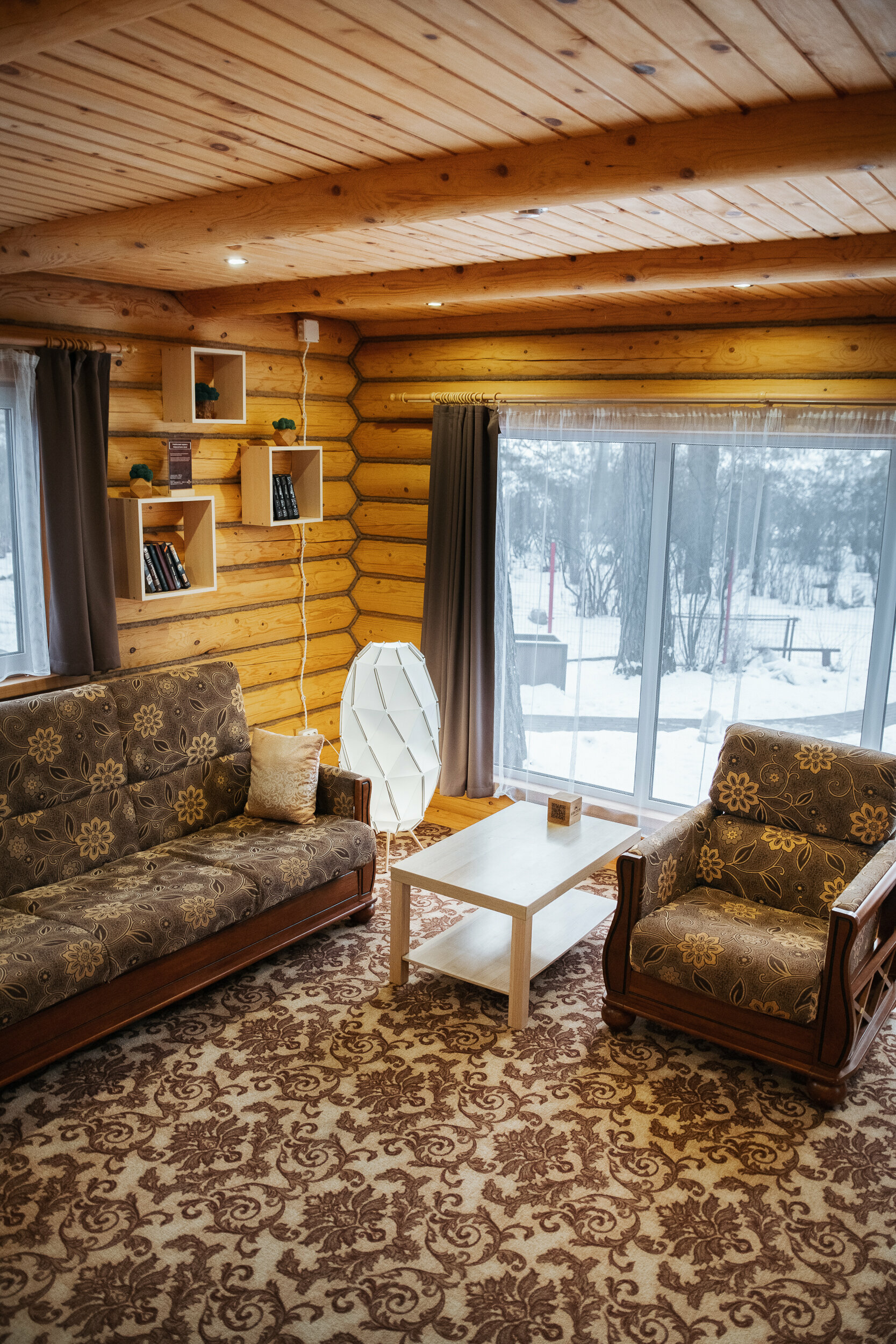 Двухэтажный дом с видом на Катунь