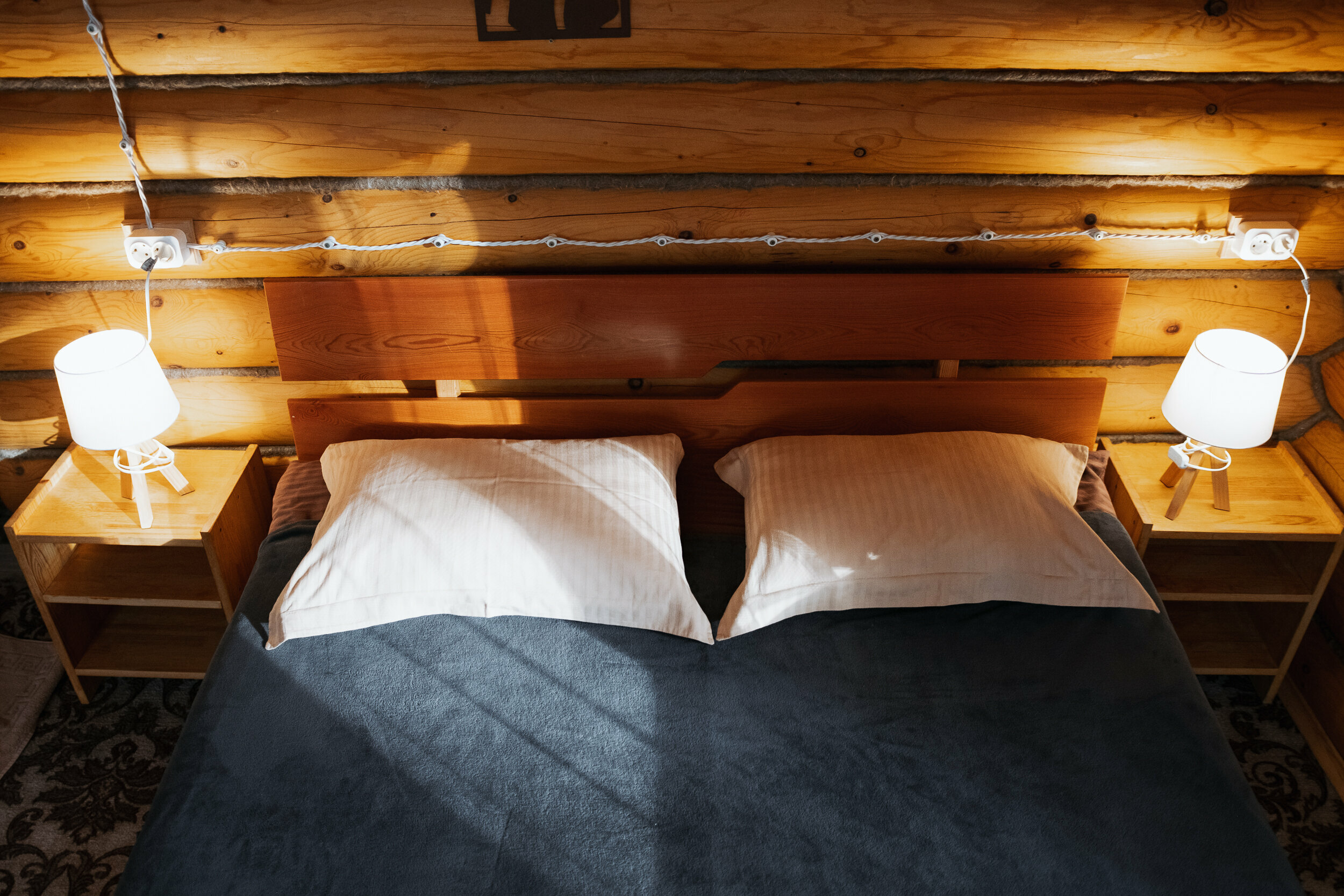 Панорамный дом с видом на горную реку