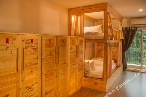 One Bed In Six Bed Female Dormitory в Nonnee