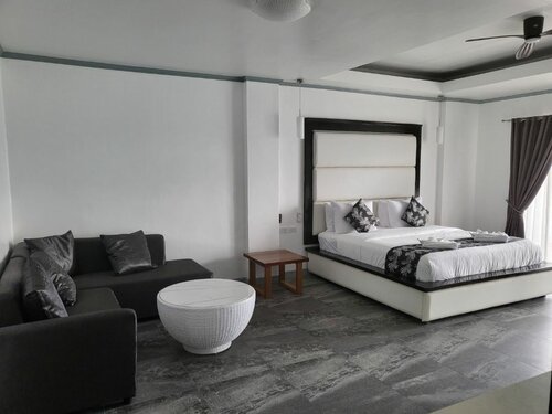 Апартаменты с видом на море (на верхнем этаже) в Manarra Seaview Resort