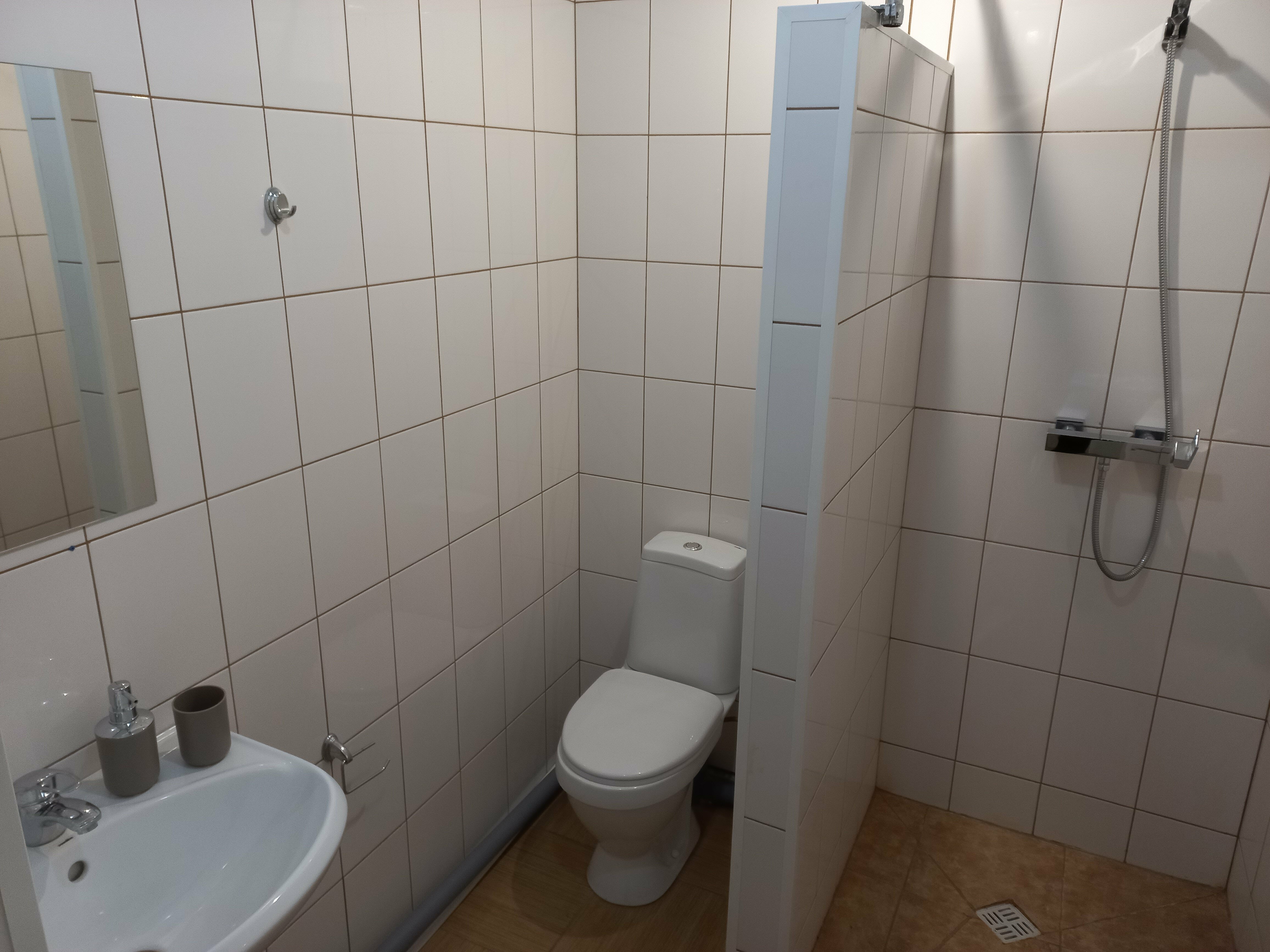 Кровать в общем 6-местном номере