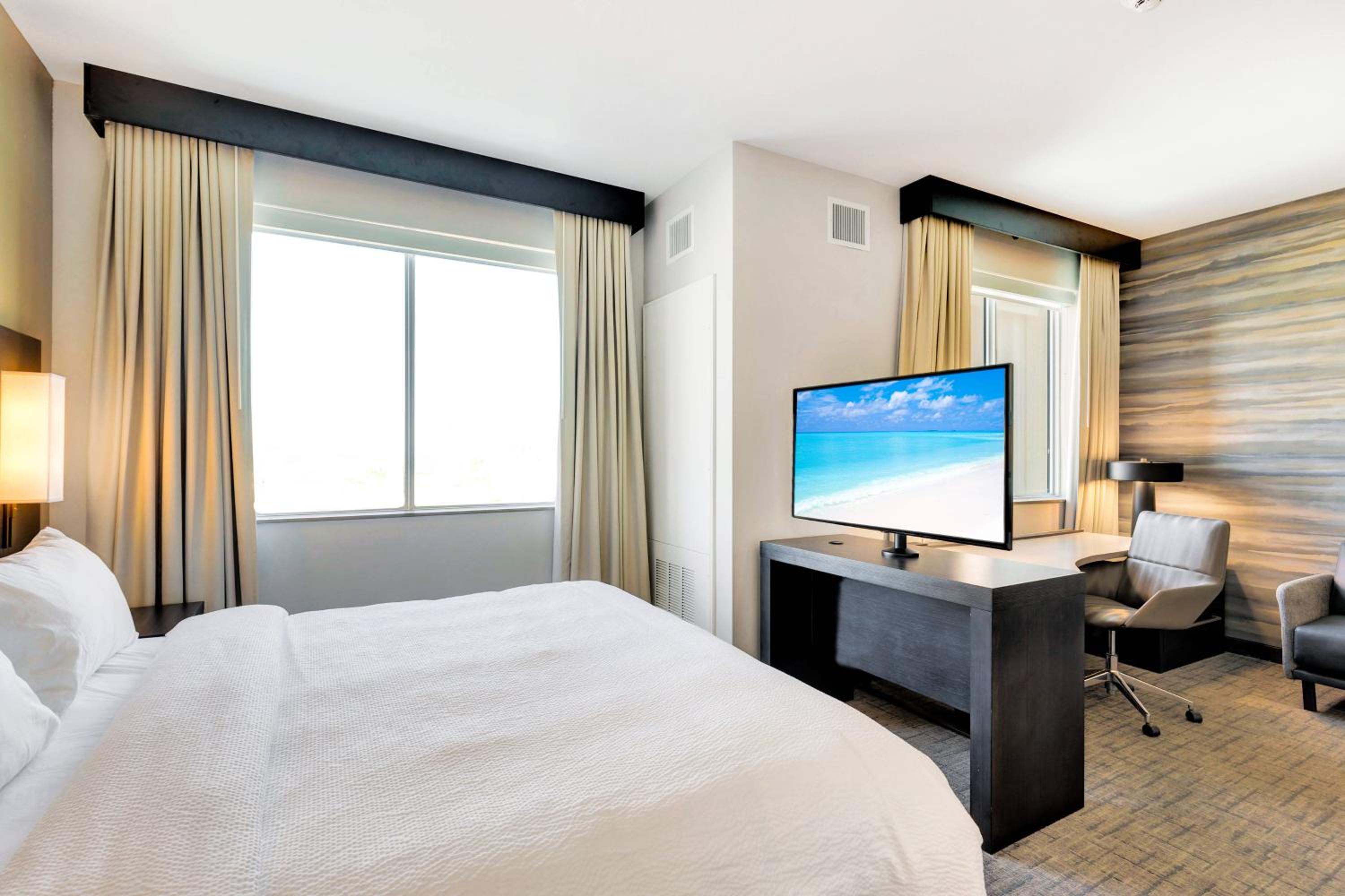 King Studio with City View - Hearing Accessible