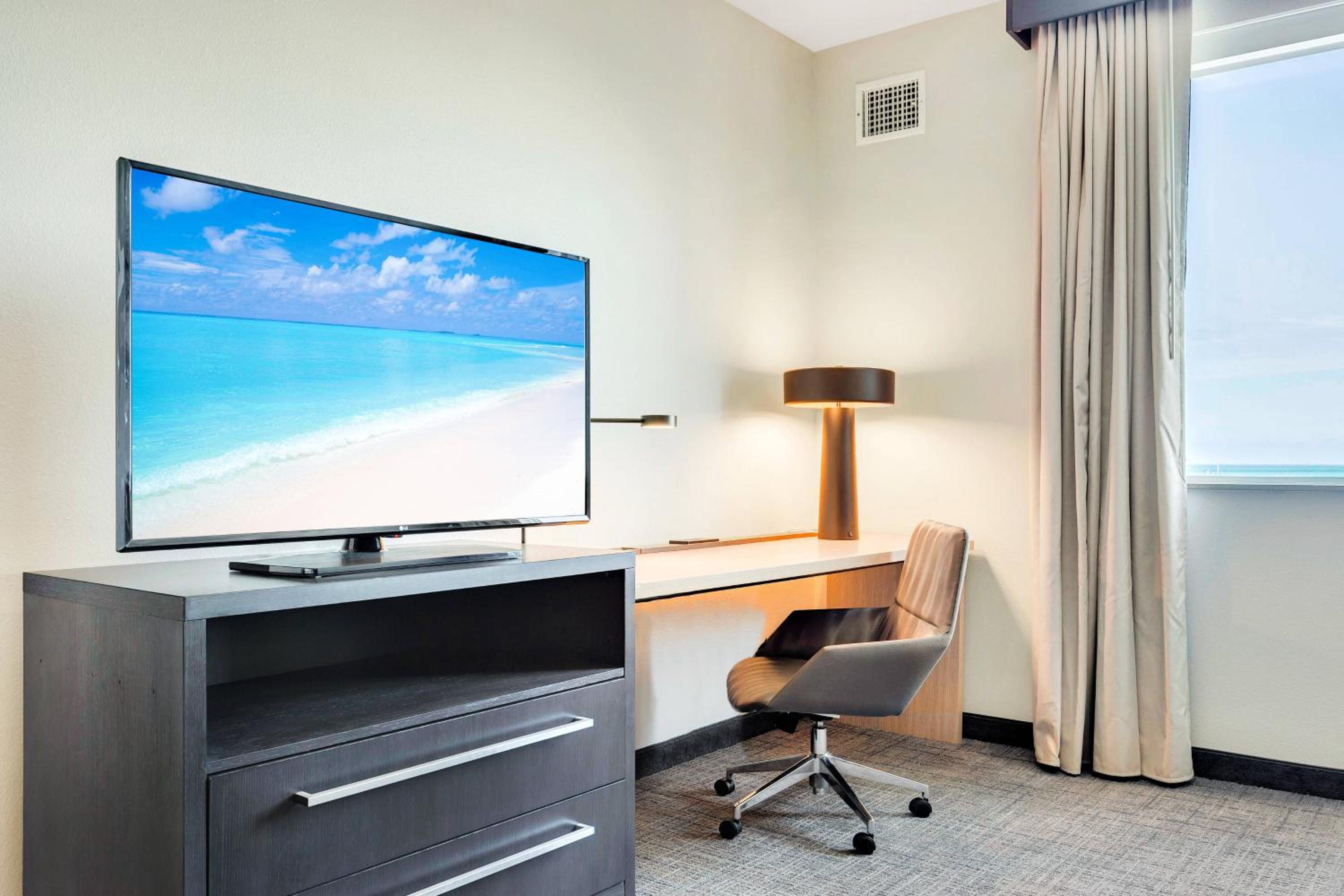 King Studio with City View - Hearing Accessible