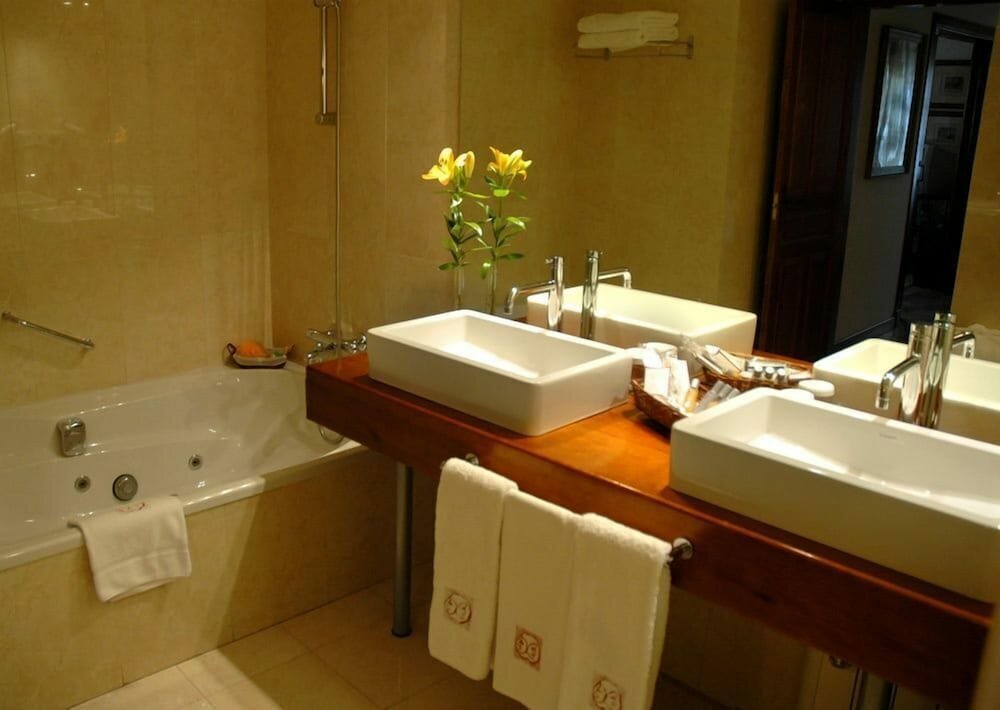 Suite, 1 King Bed, Pool View