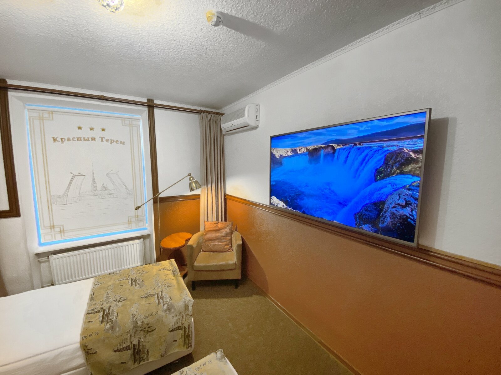 Улучшенный двухместный номер с 2 отдельными кроватями