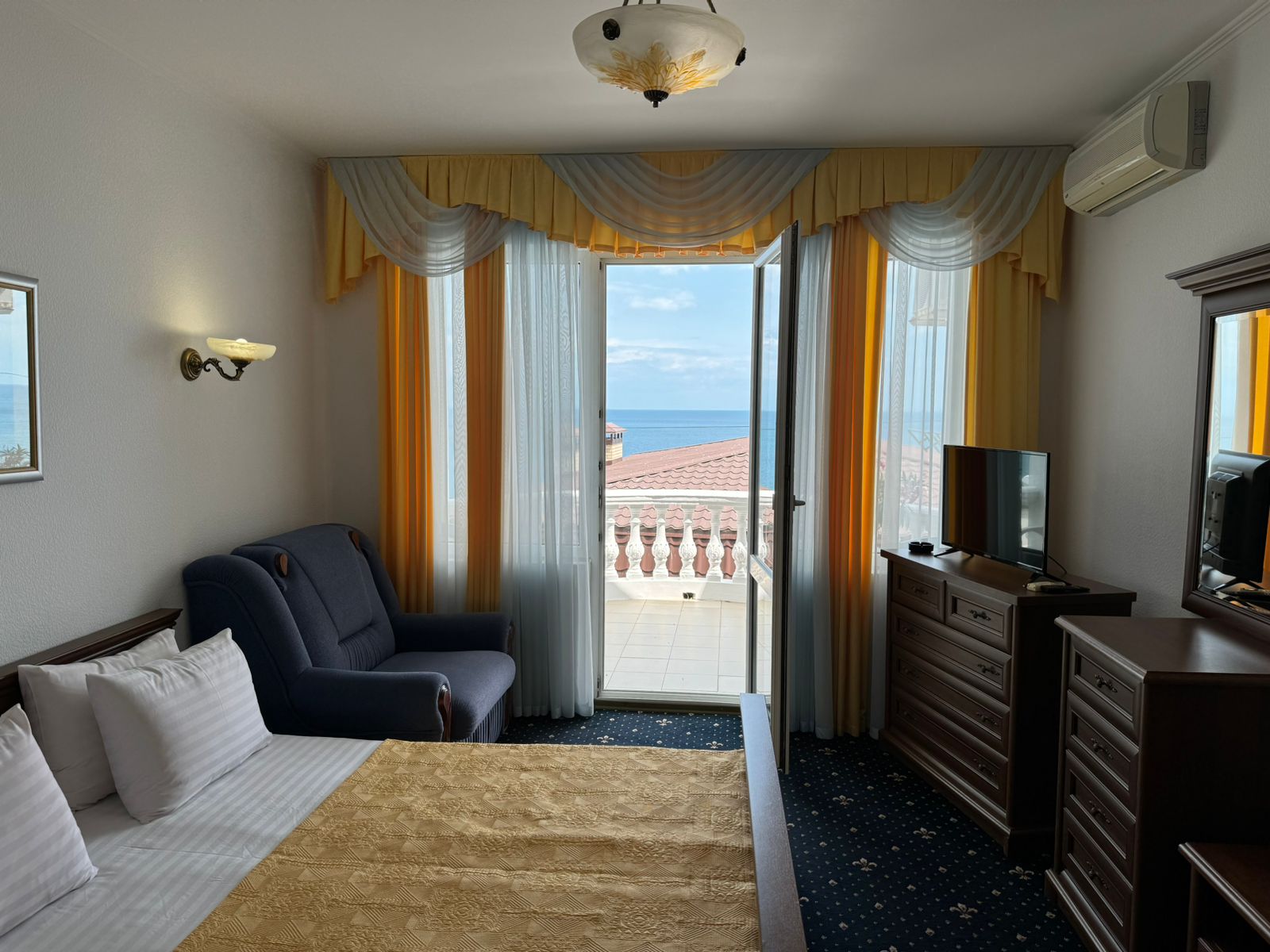 Корпус 1: НОМЕР "ПОЛУЛЮКС" ЮЖНЫЙ (3-х местный)(200 метров до моря)