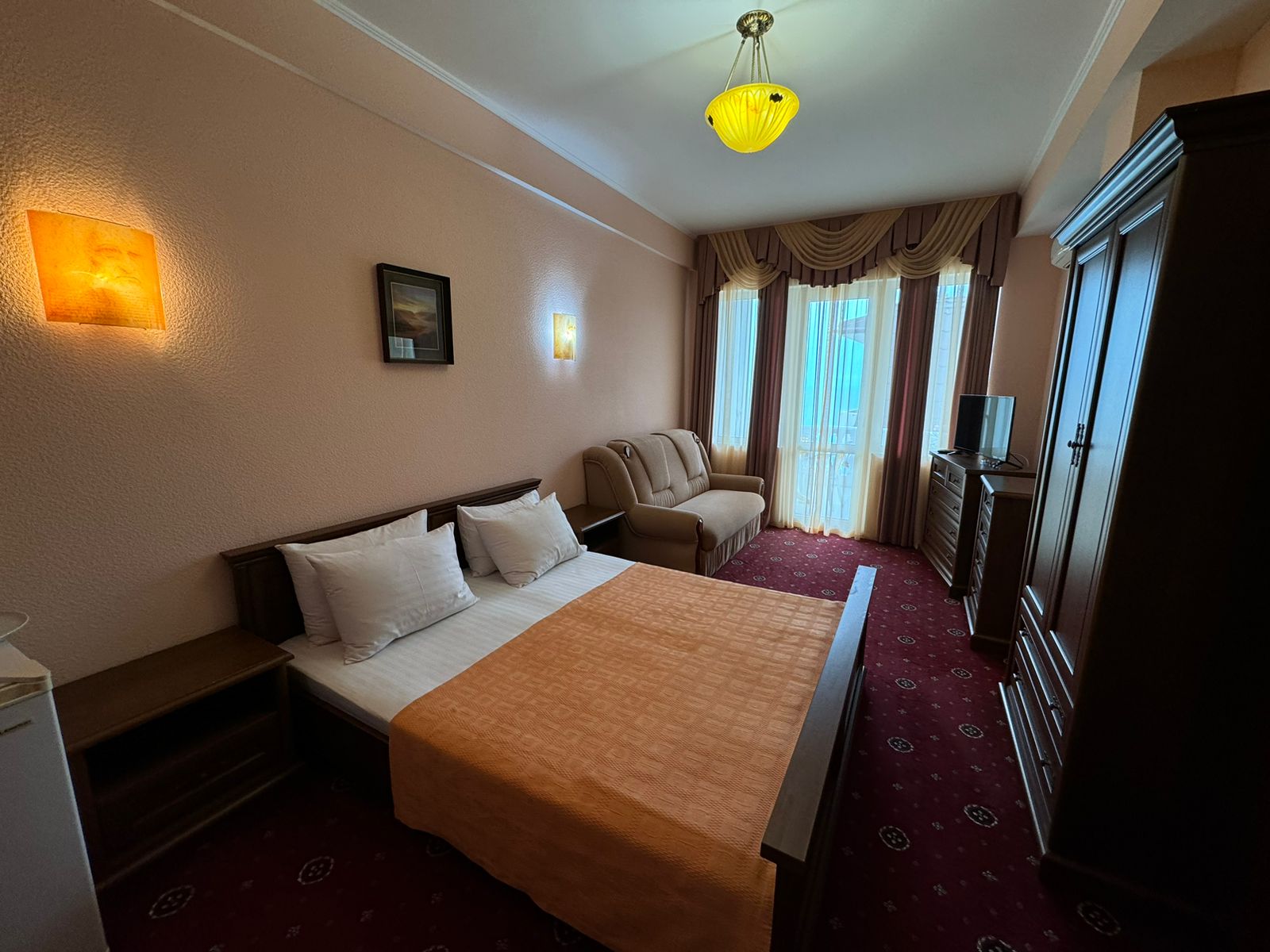 Корпус 1: НОМЕР "ПОЛУЛЮКС" ЮЖНЫЙ (4-х местный)(200 метров до моря)