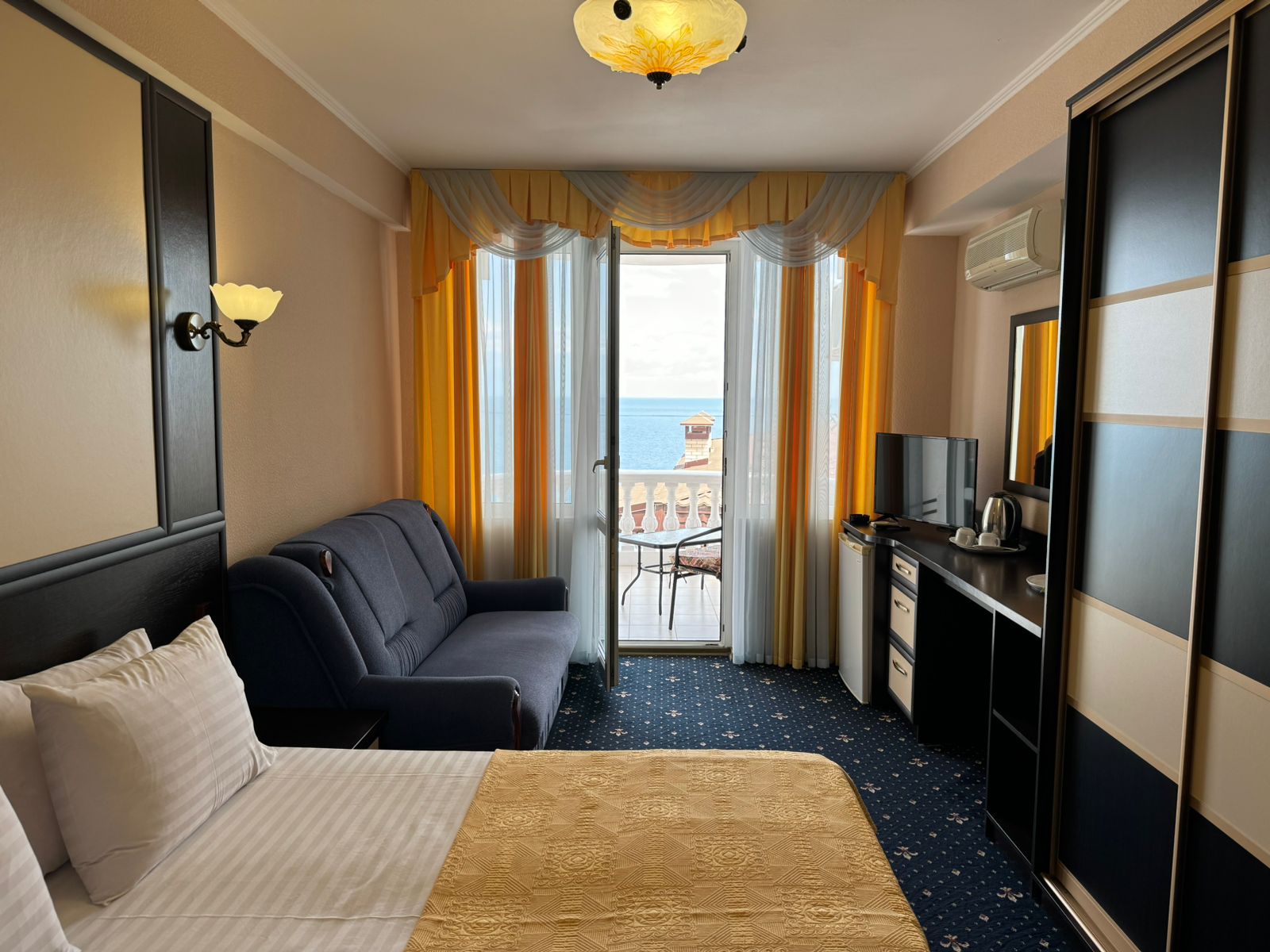 Корпус 1: НОМЕР "ПОЛУЛЮКС" ЮЖНЫЙ (4-х местный)(200 метров до моря)